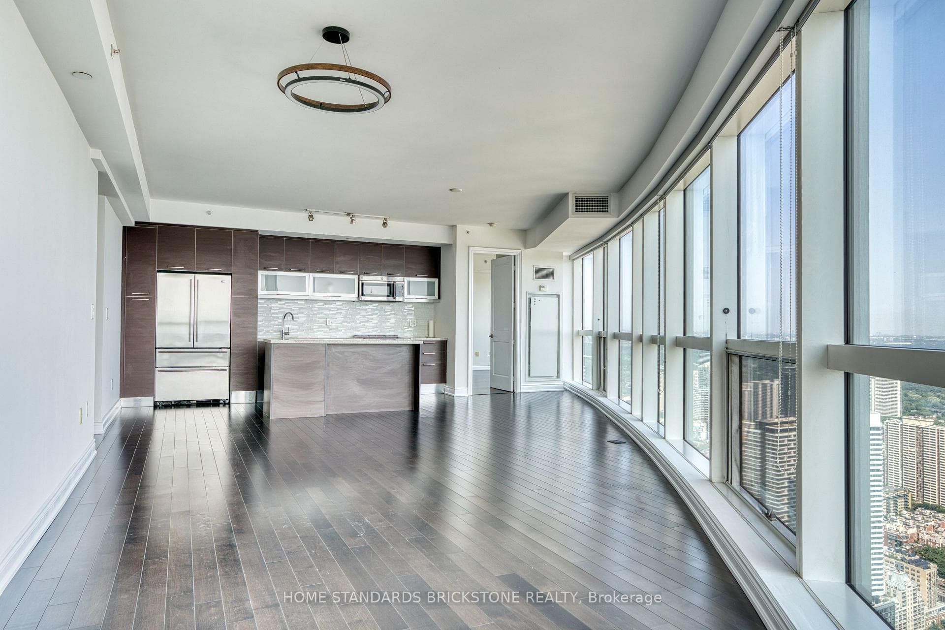 388 Yonge Street Unit 6107 photo 3