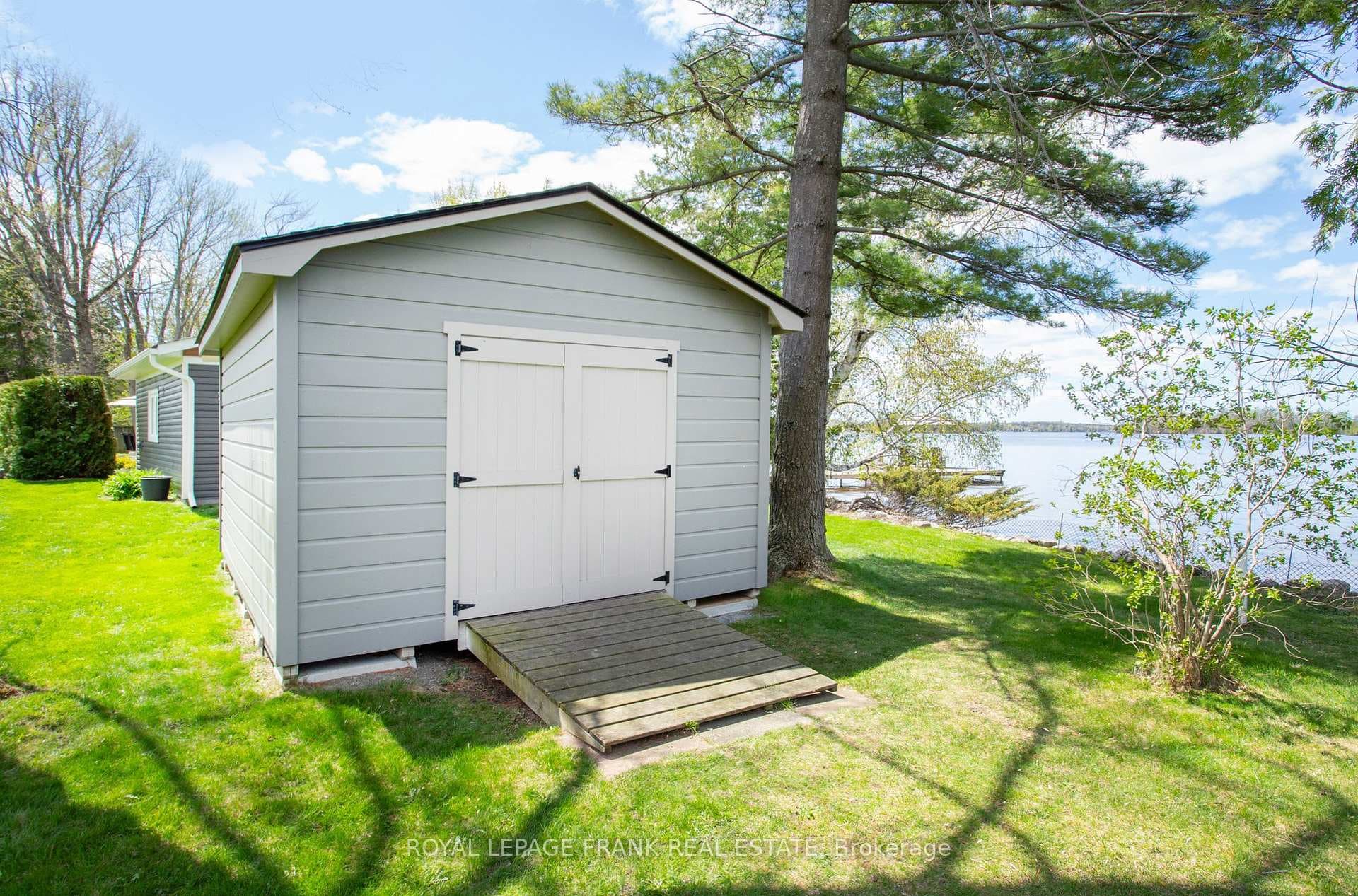 11 EDGEWATER Drive photo 43