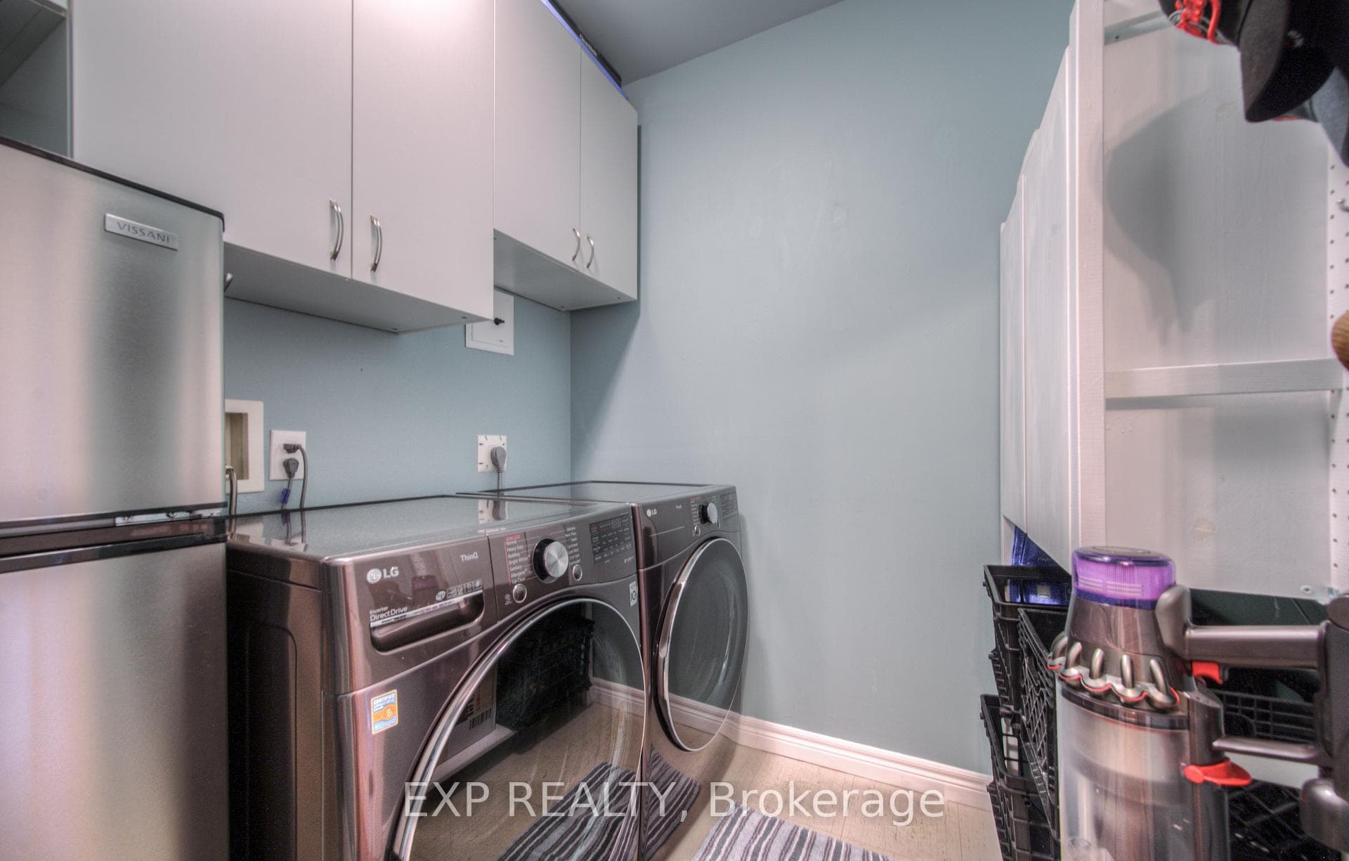 60 Wyndham Street Unit 901 photo 25