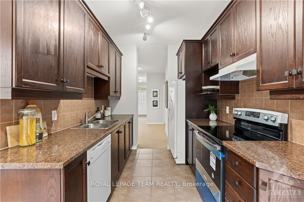 108 KELSO photo 10