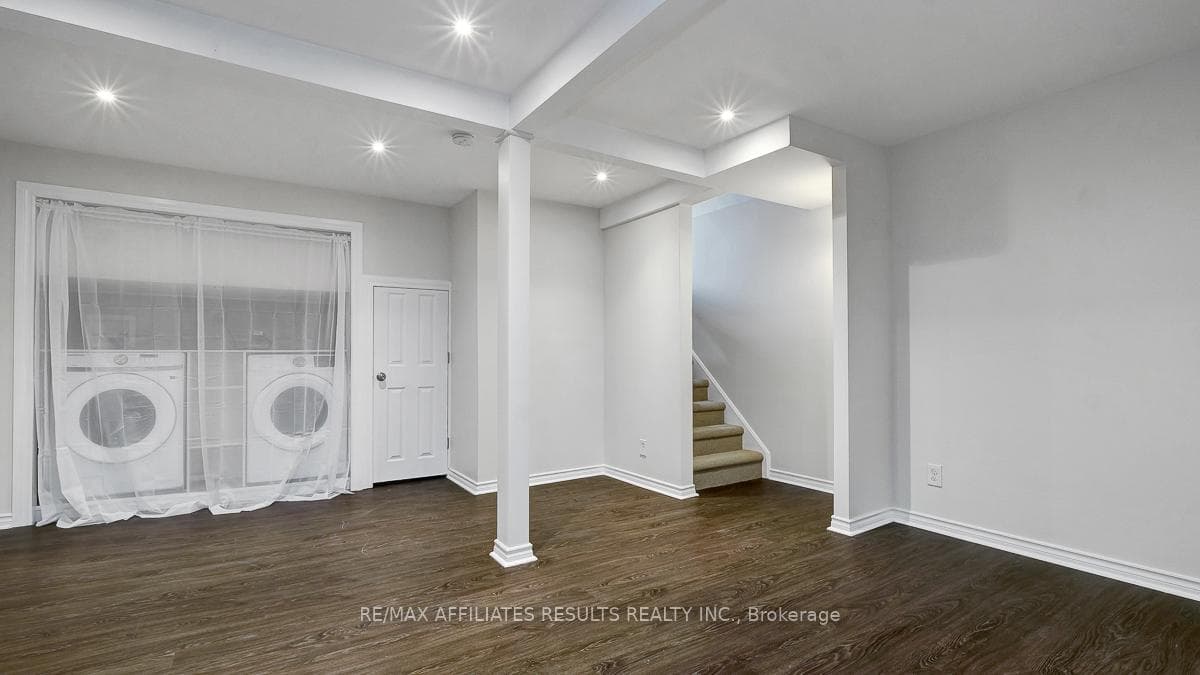 195 Sherway Drive photo 32