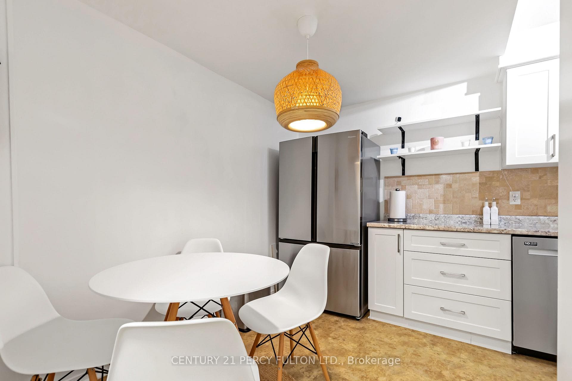 350 Camelot Court Unit 18 photo 7