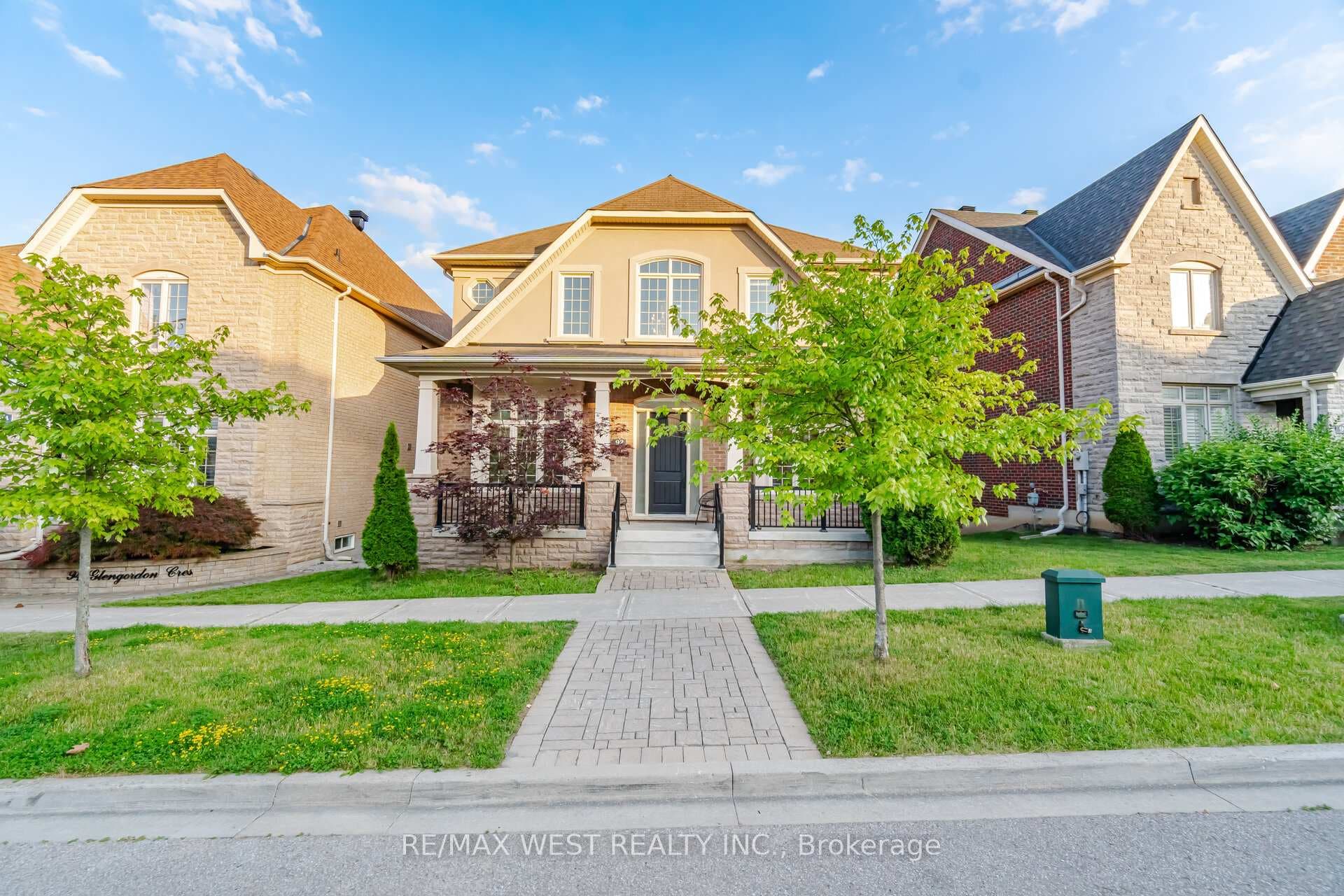 92 Glengordon Crescent photo 4