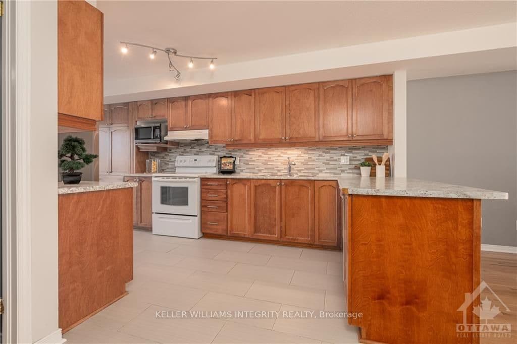 898 LONGFIELDS Drive photo 5
