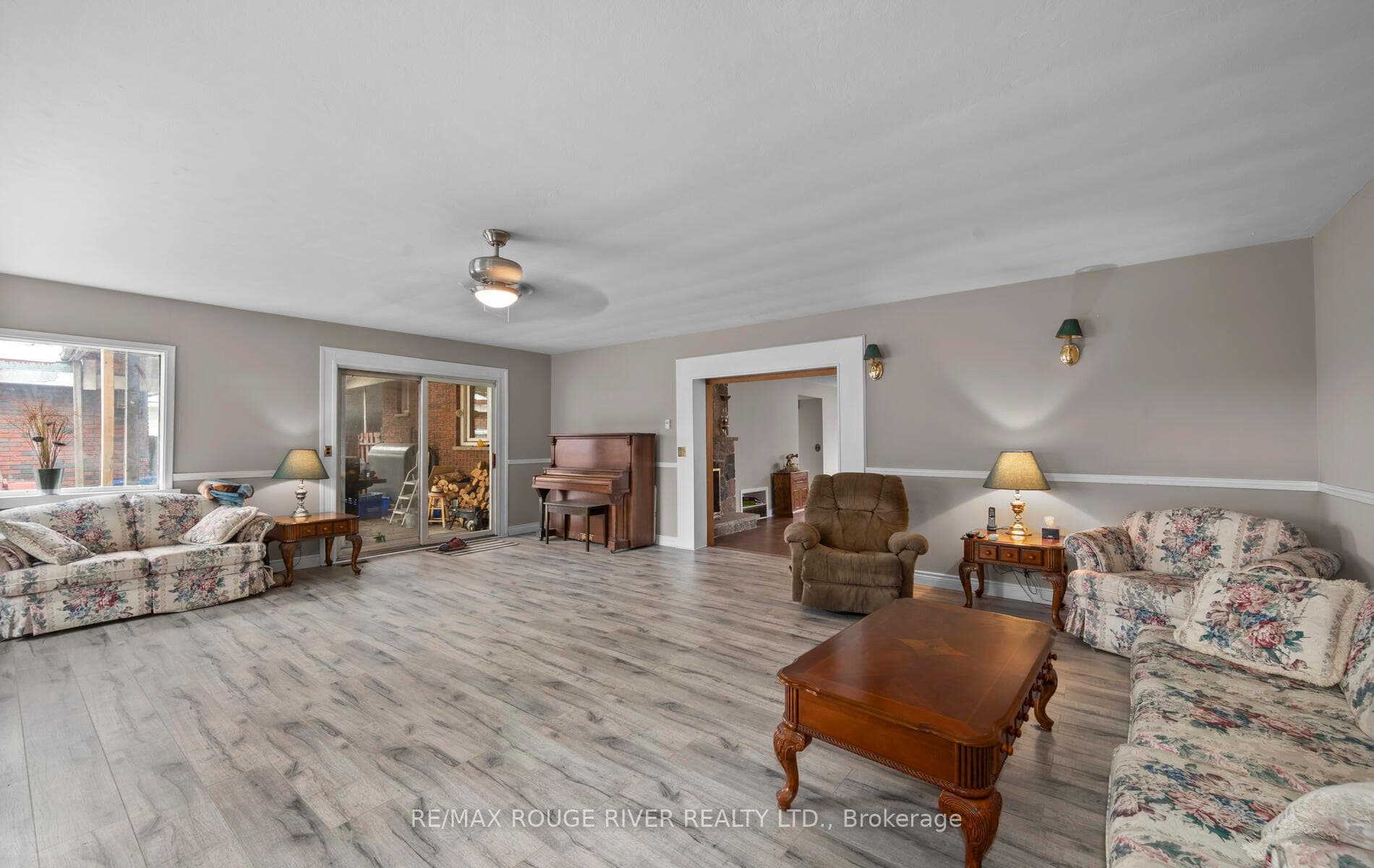 318 Sunset Boulevard photo 14