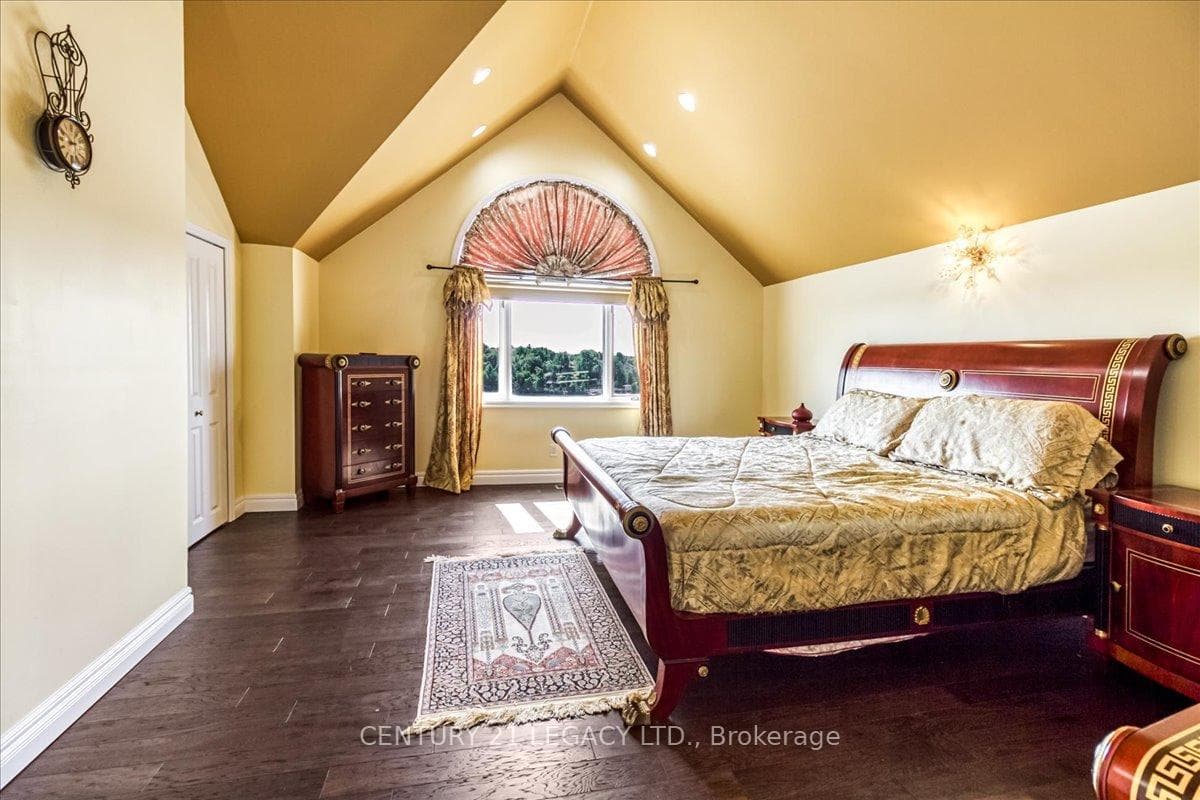 376 Maki Avenue photo 16