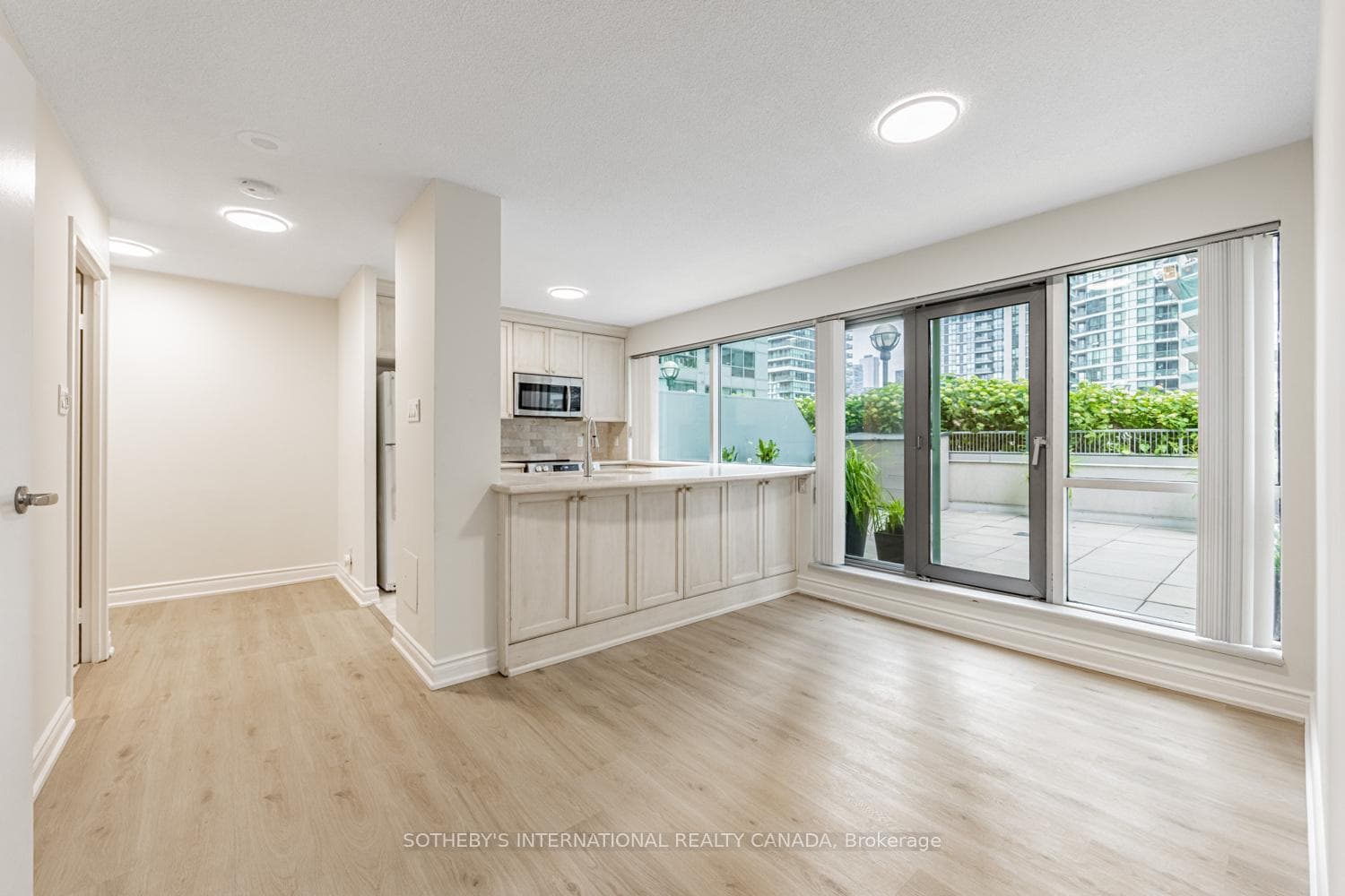 10 Queens Quay Unit 303 photo 4