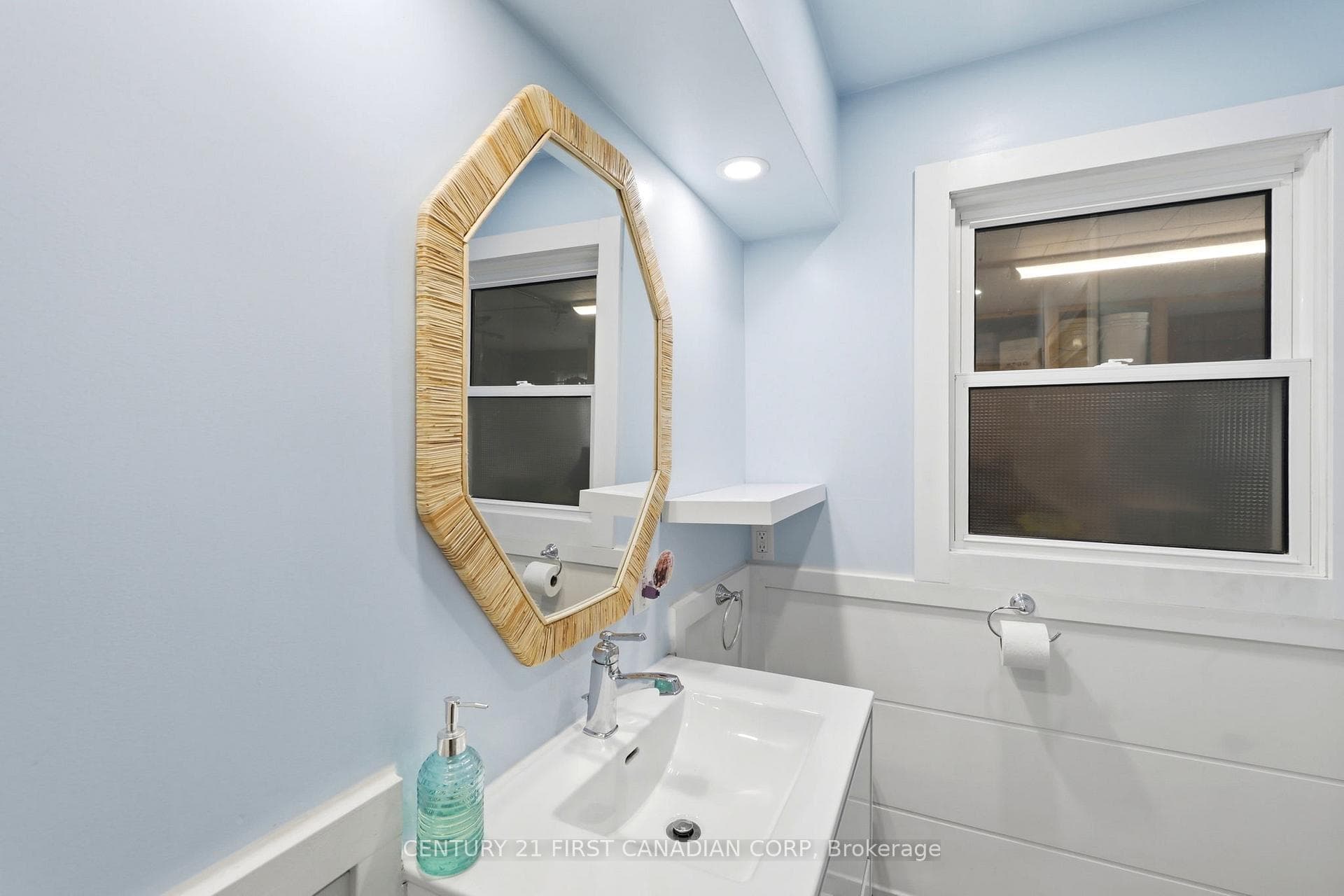 152 Ellen Street photo 18