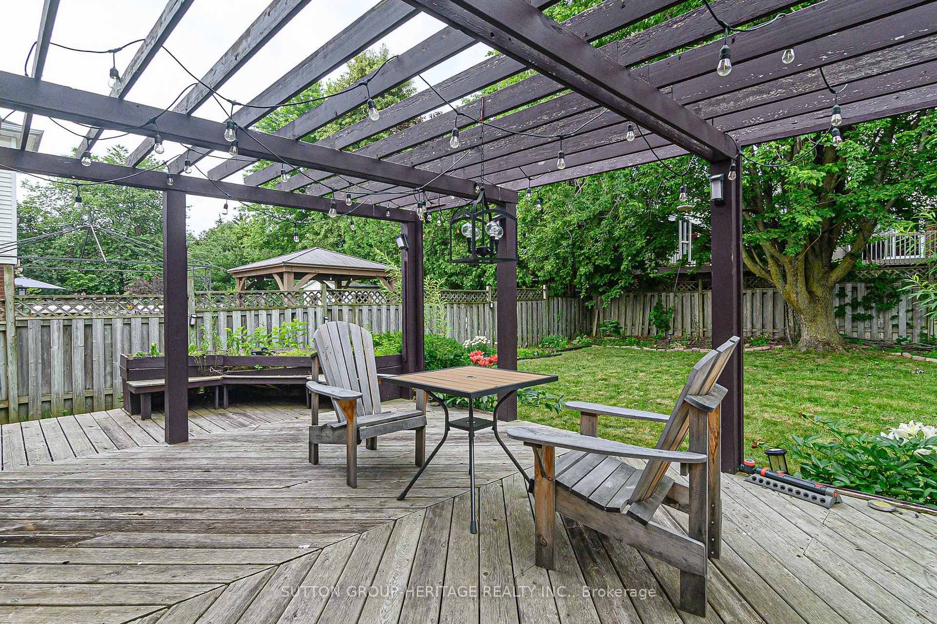 209 Bassett Boulevard photo 42