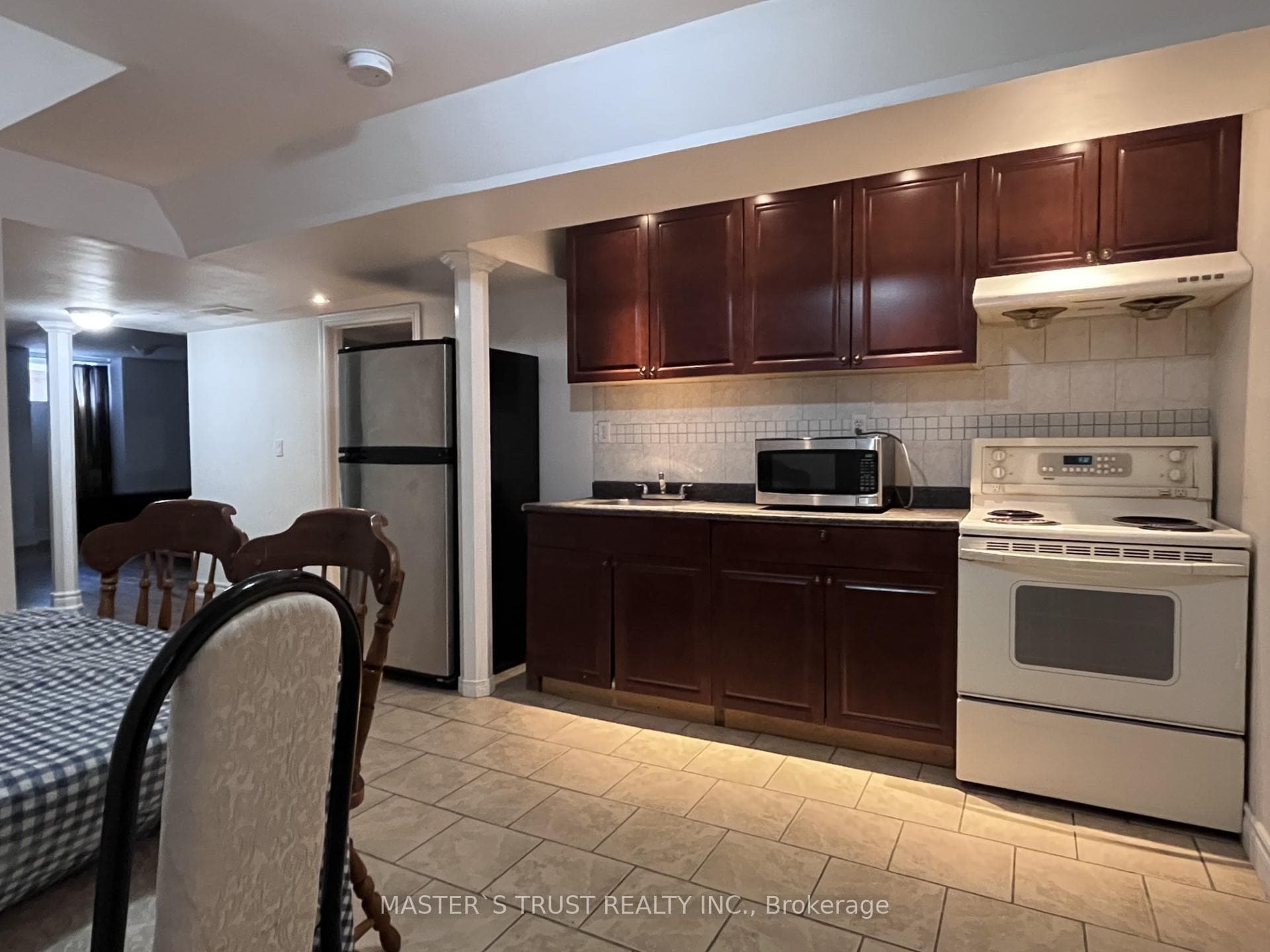 37 Levellands Crescent photo 8