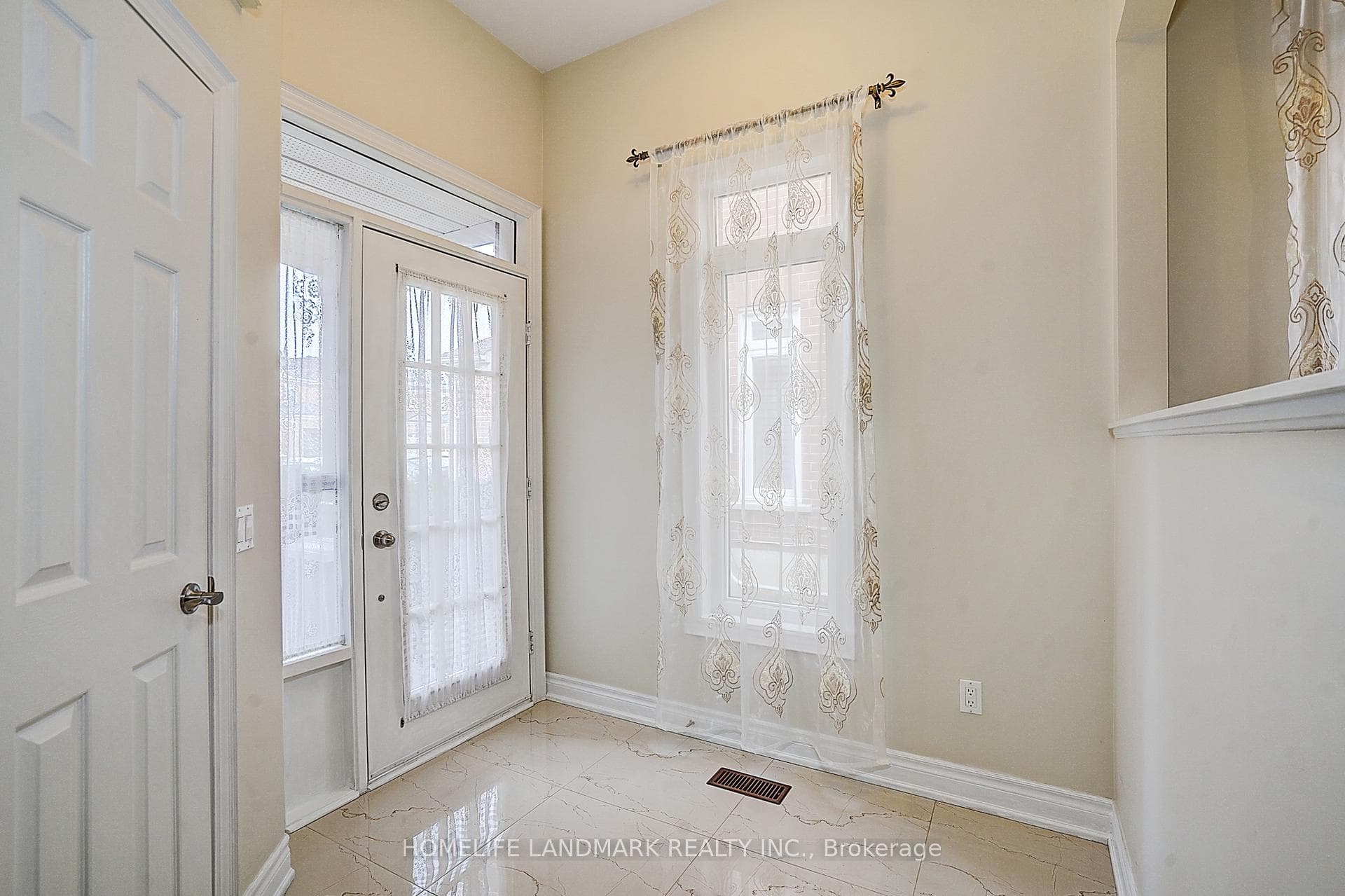 90 Snowdon Circle photo 4