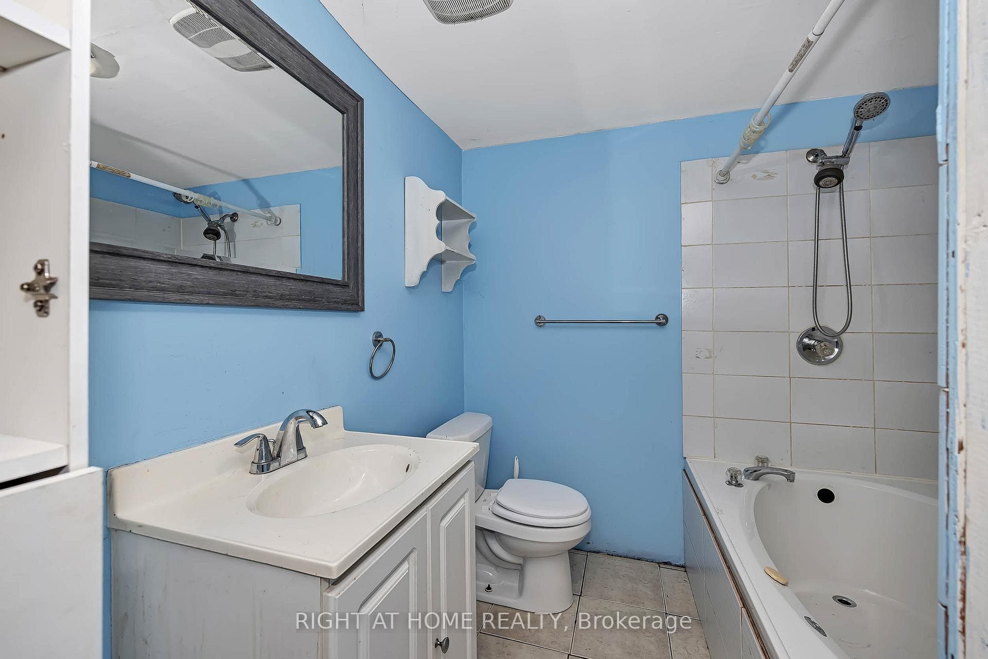 24 Largo Crescent photo 38