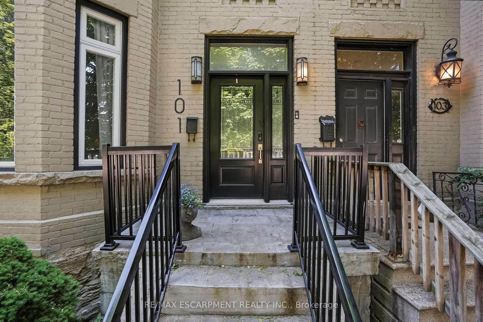 101 Victoria Avenue photo 2
