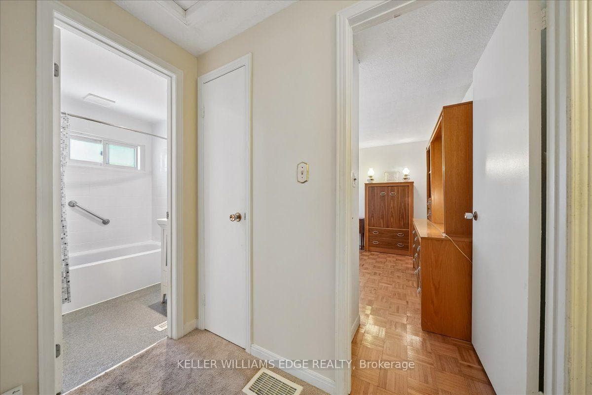 2320 Middlesmoor Crescent photo 42