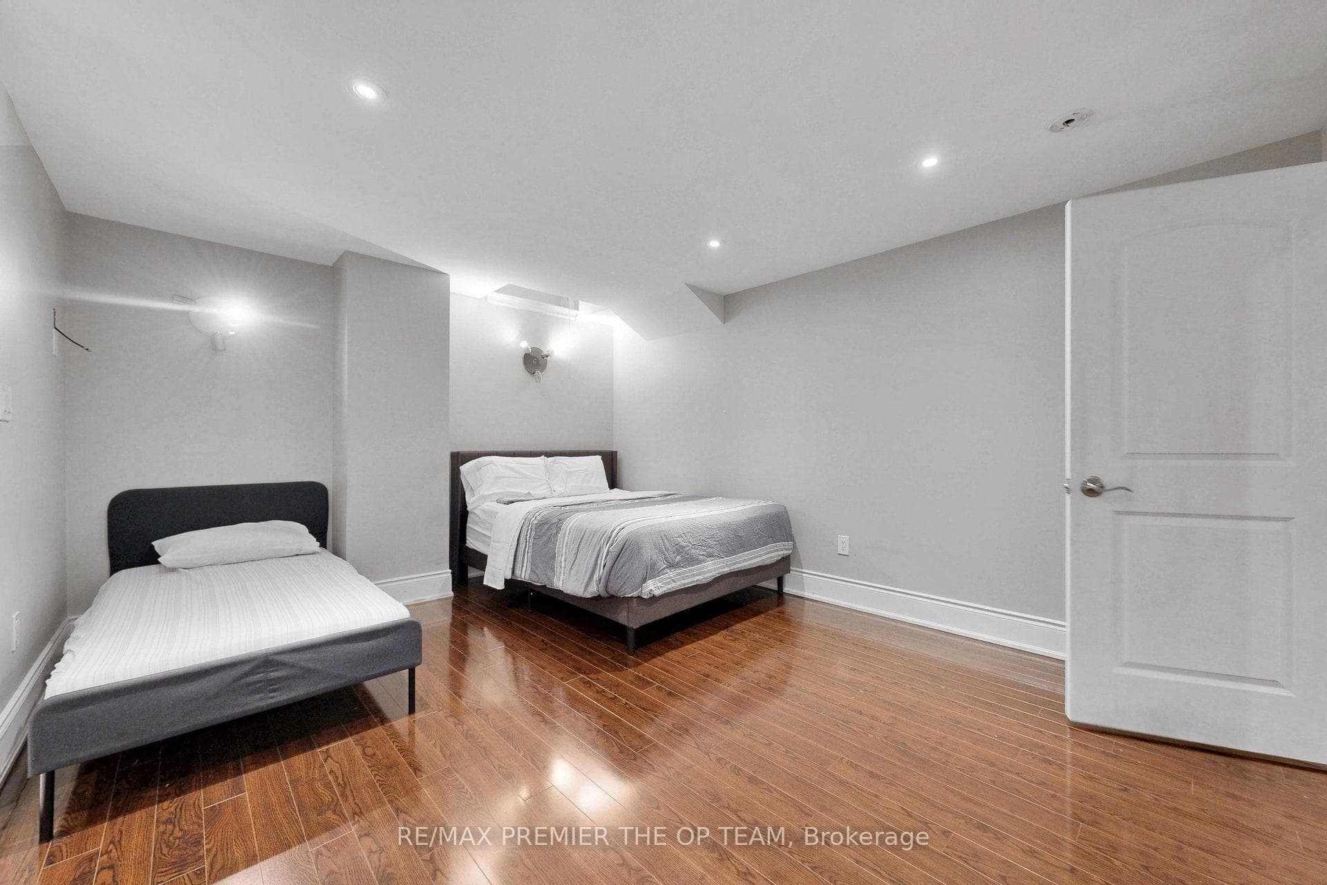 60 Chesney Crescent photo 43