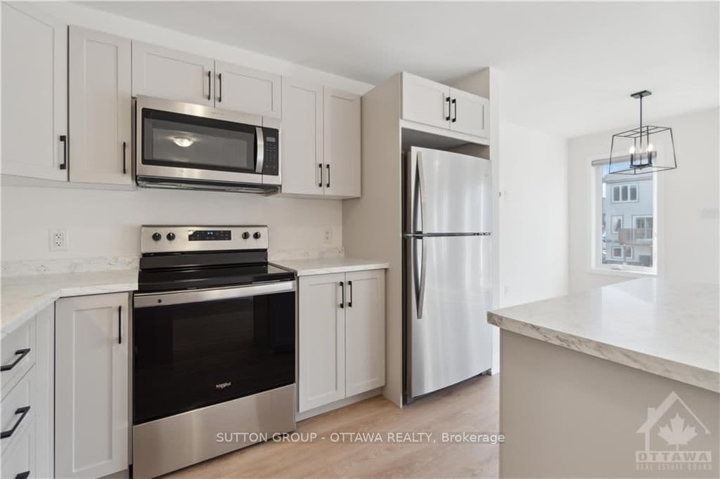 87 WHITCOMB Crescent photo 8