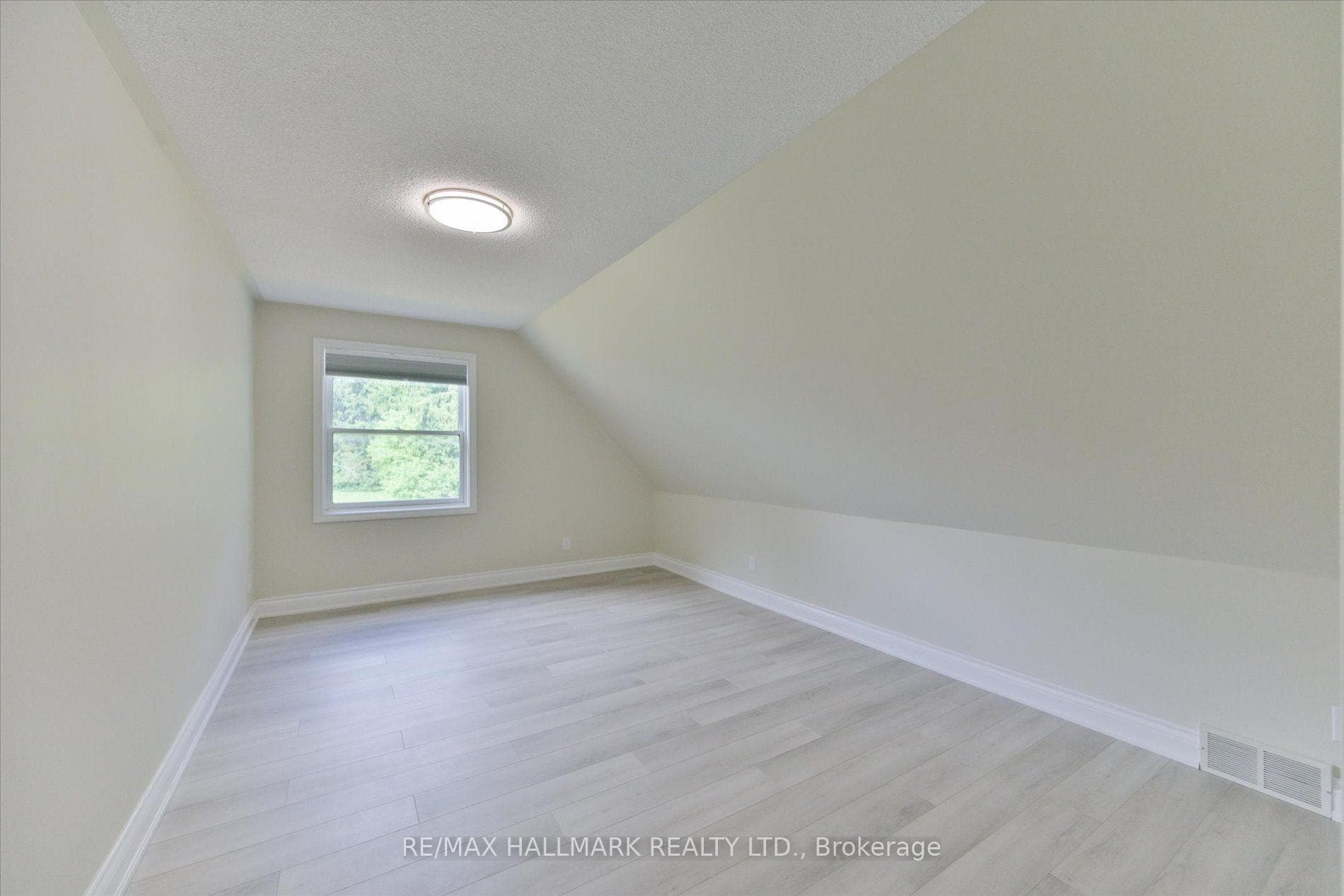 13918 Leslie Street photo 24