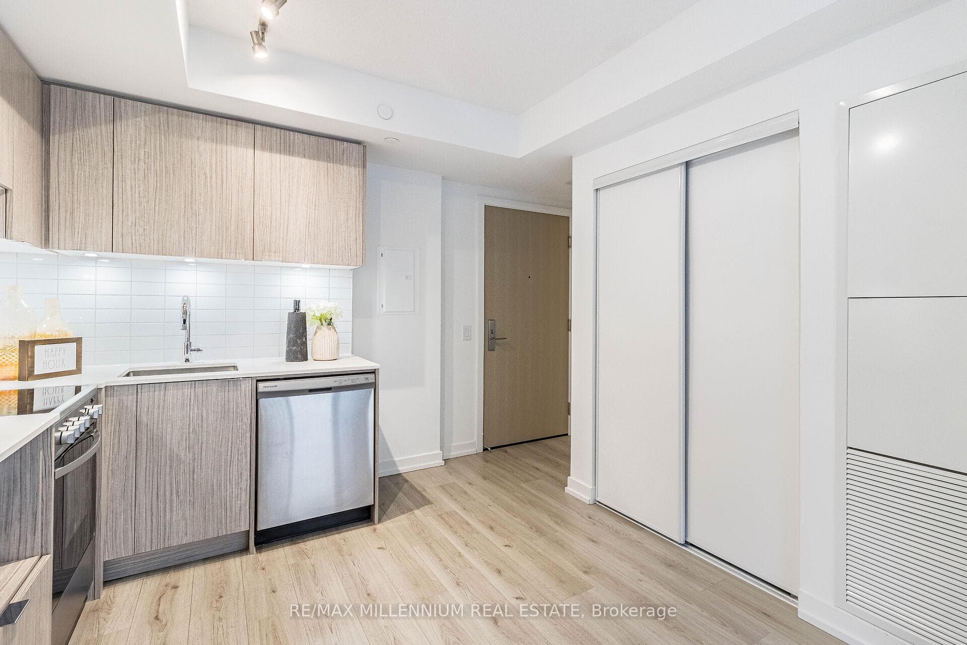 395 Bloor Street Unit 2303 photo 26