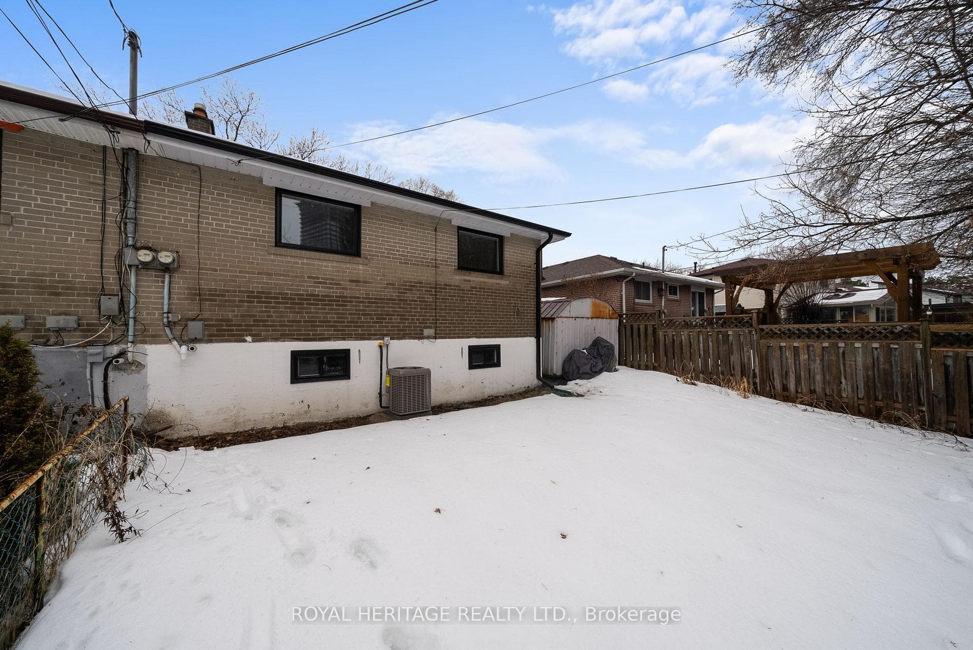 921 Krosno Boulevard photo 29