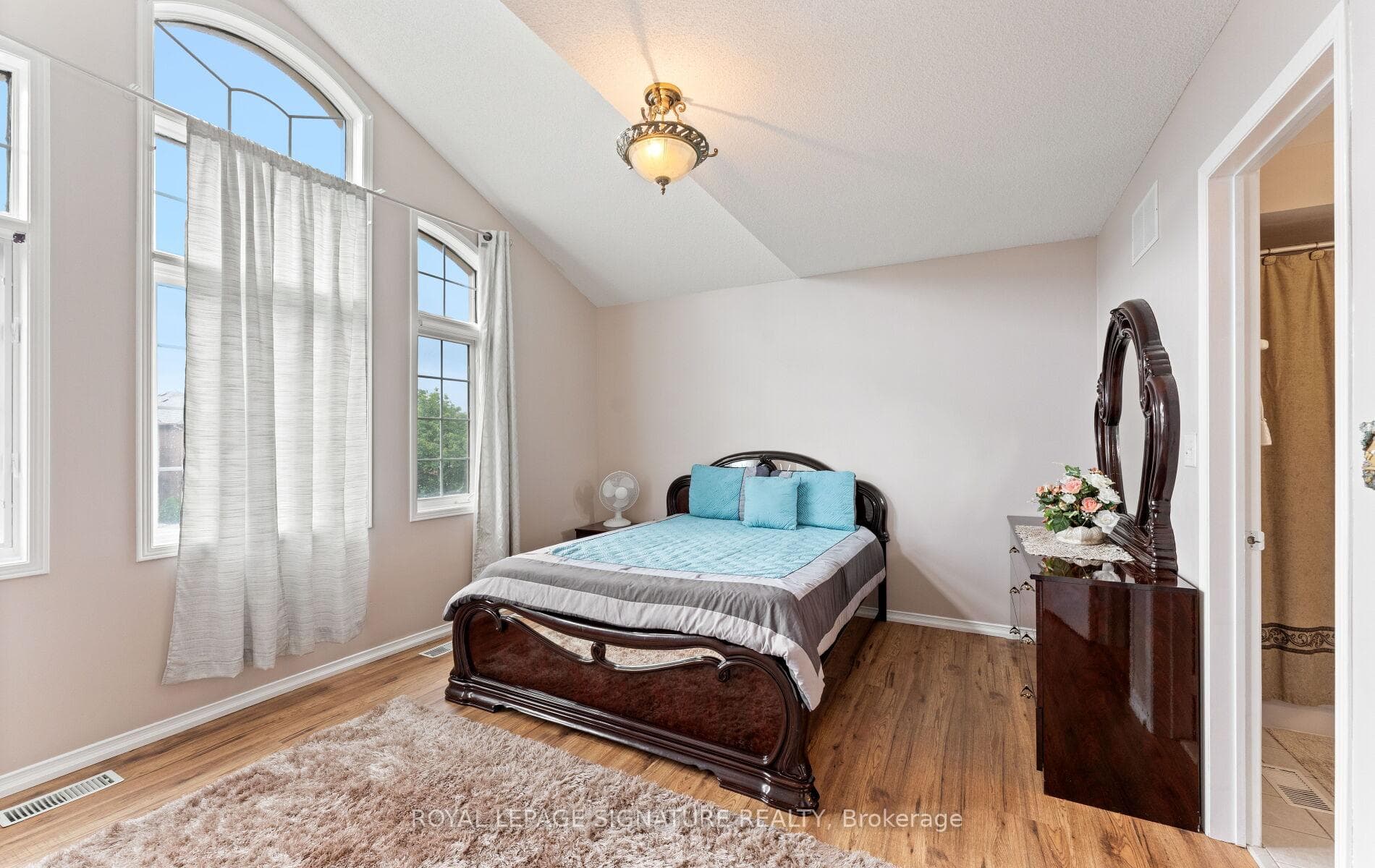 3252 Laburnum Crescent photo 26