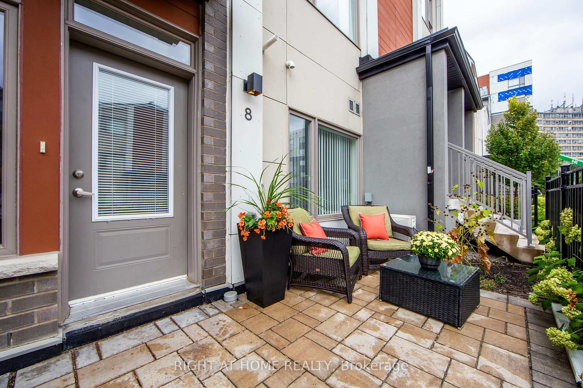 50 Orchid Place Drive Unit 8 photo 2