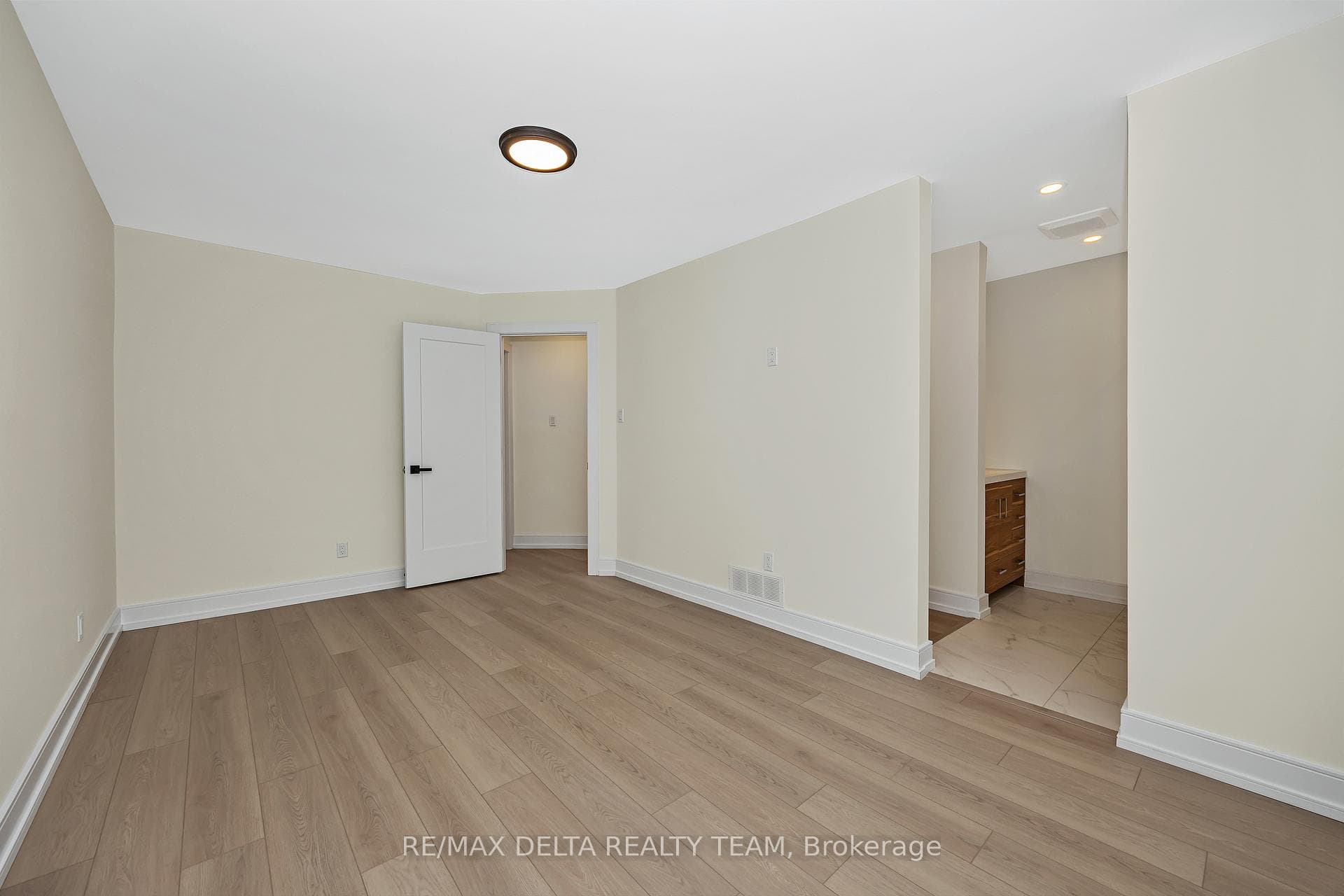 1843 Brousseau Crescent photo 17