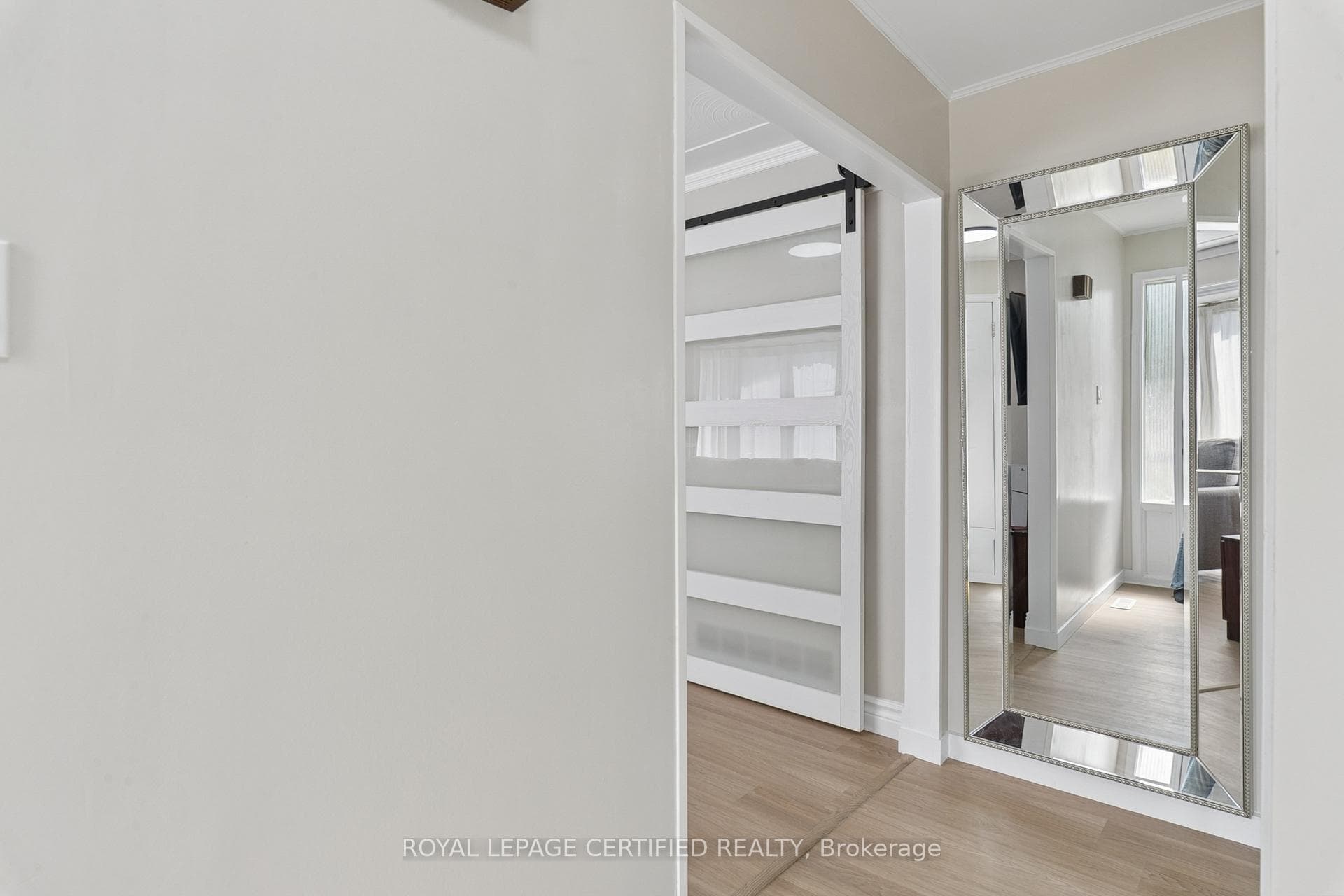 1121 Valentine Drive photo 5