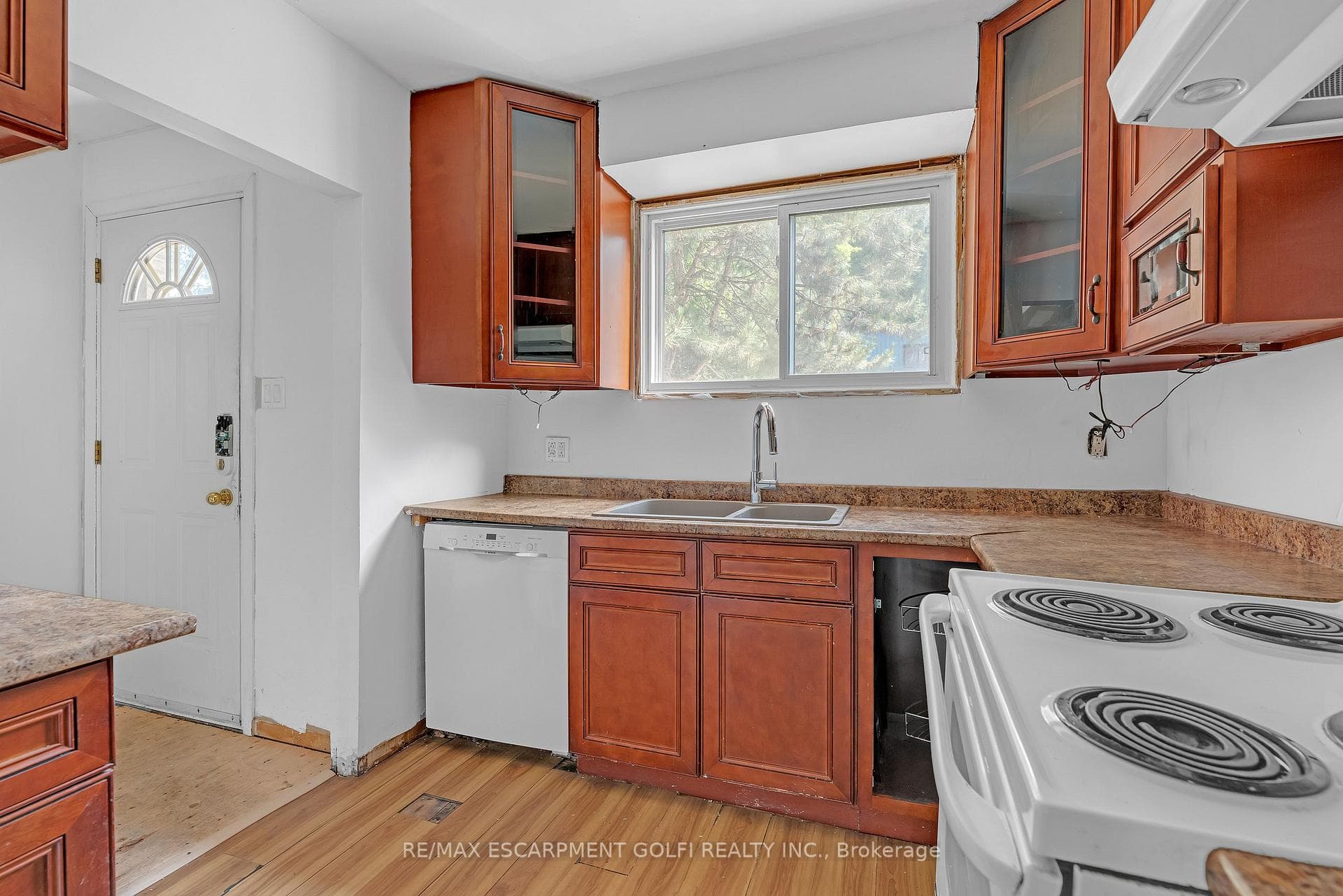 645 Francis Road photo 13