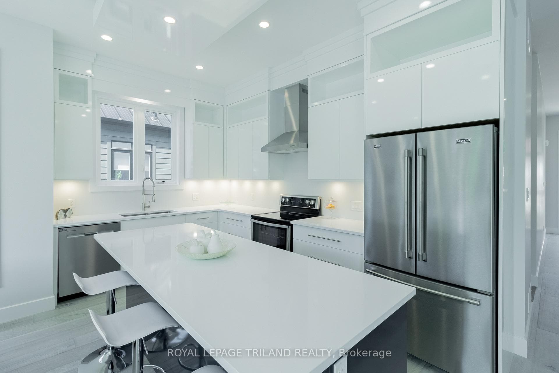 Excellent chef's kitchen