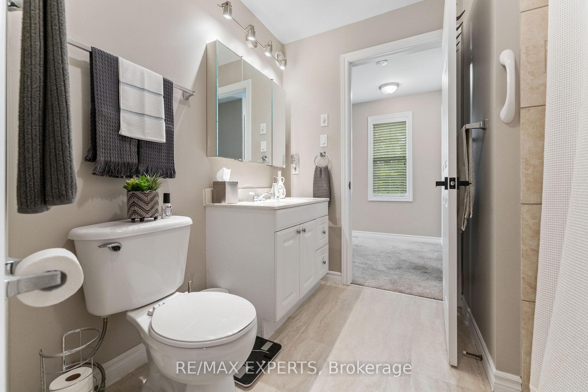 608 Simcoe Street Unit 19 photo 16