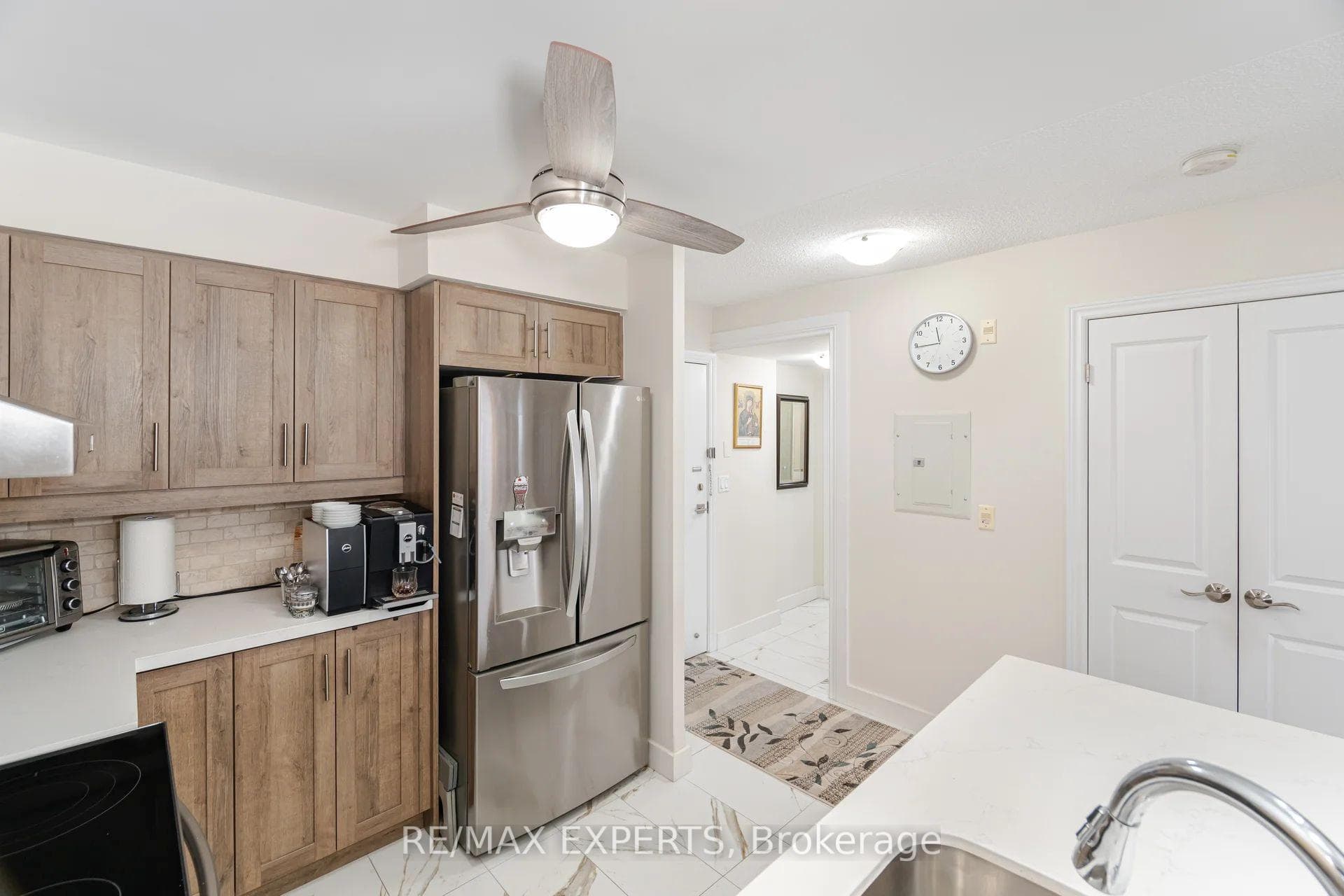 8026 Kipling Avenue Unit 403 photo 10