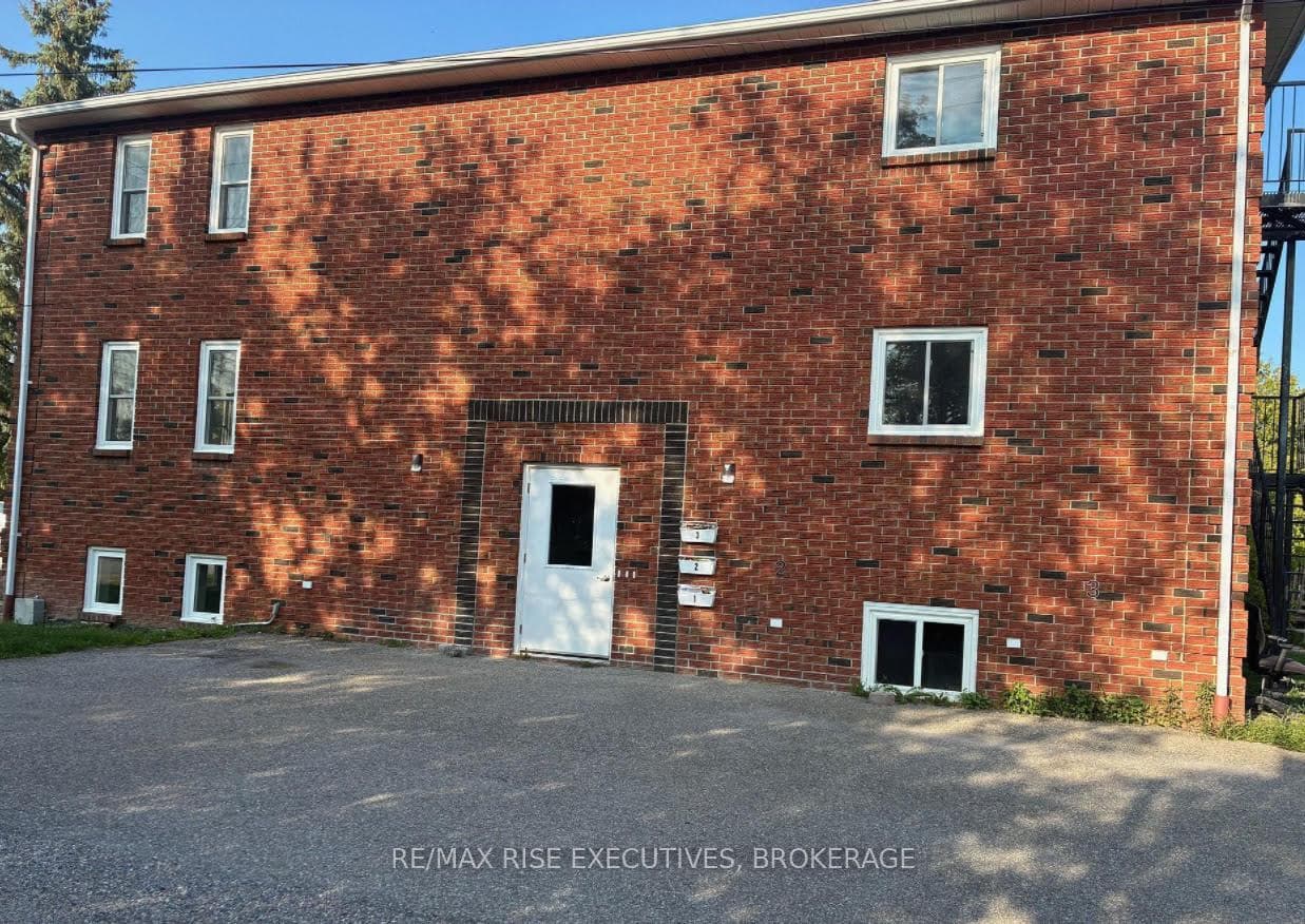 565 Emma Street Unit 2 photo 1