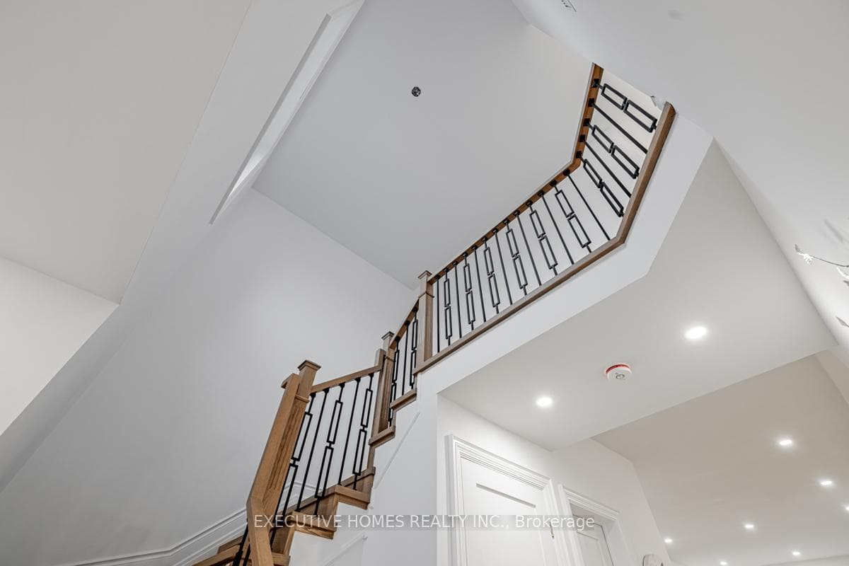 374 Gilpin Drive photo 5