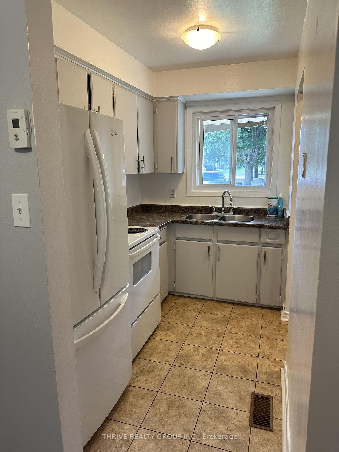 63 Toulon Crescent photo 5
