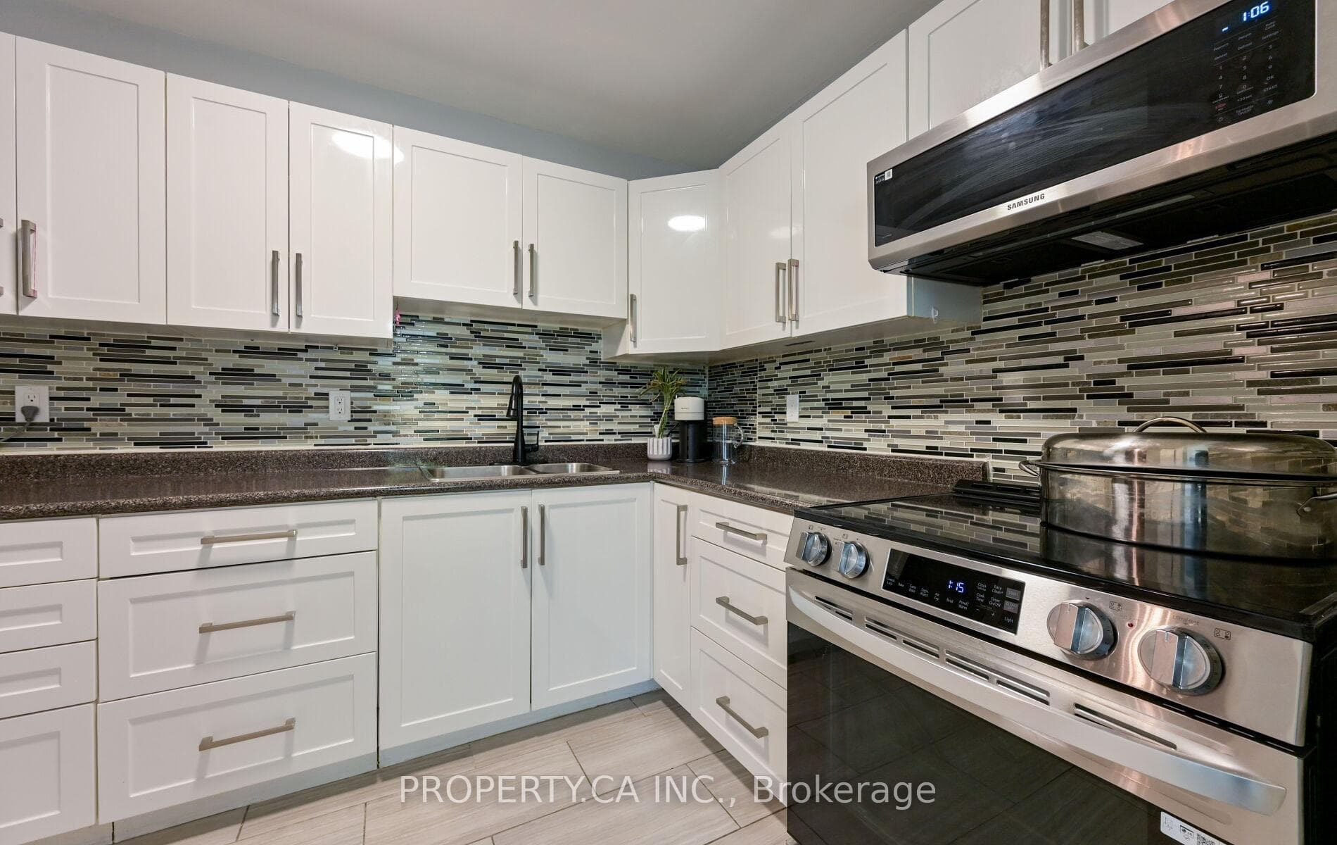 60 Pavane Linkway N/A Unit 207 photo 5