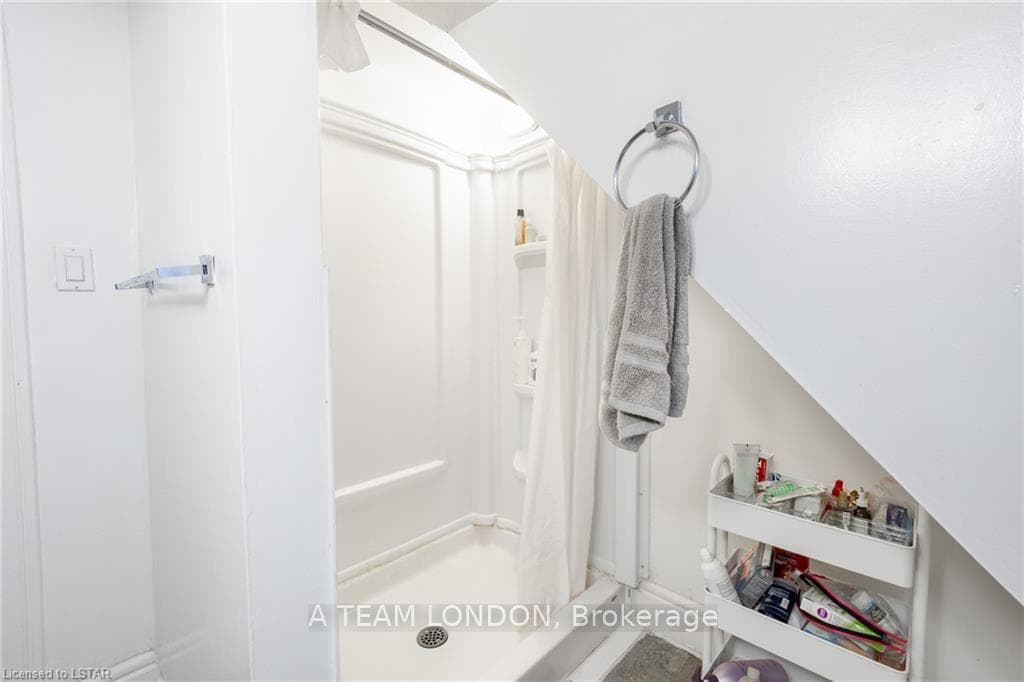 960 Richmond Street photo 33