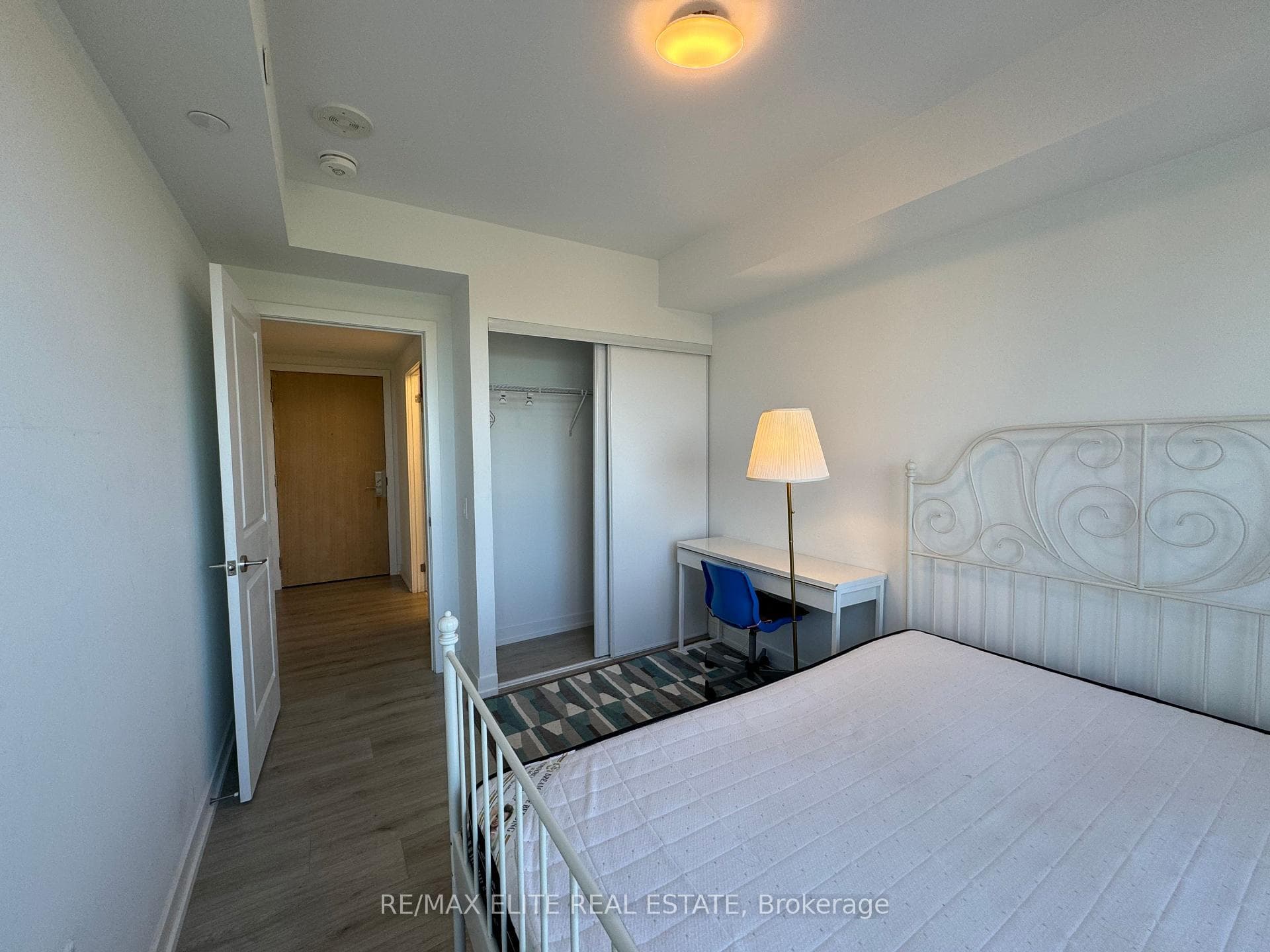 395 Bloor Street Unit 1811 photo 11