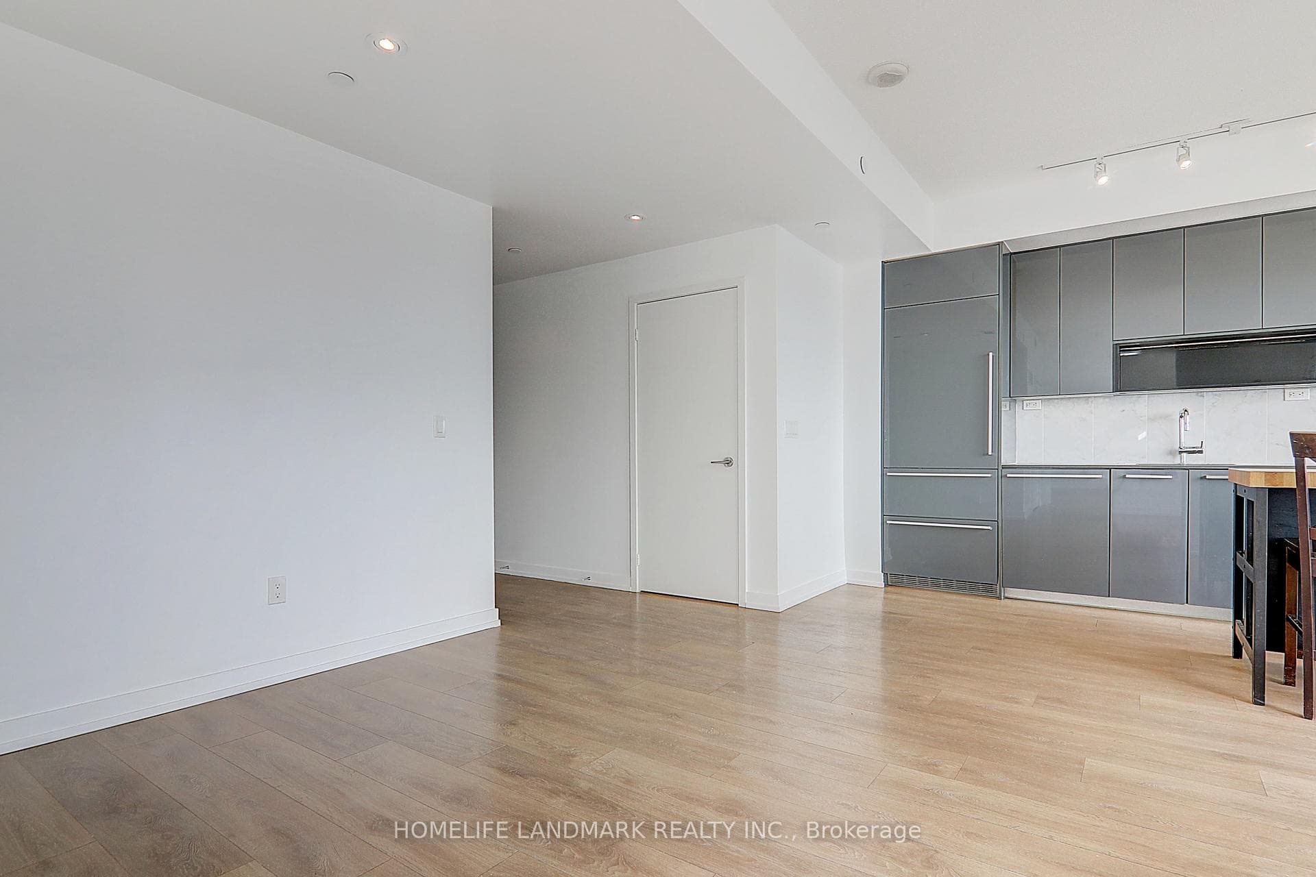 117 Mcmahon Drive Unit 301 photo 14