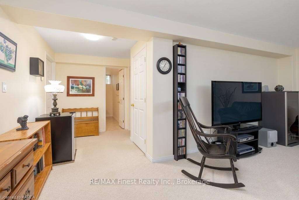 296 GRANDTRUNK Avenue photo 33