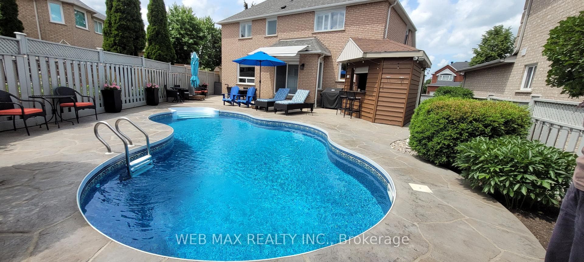 Pool , bar, cabana and retractable yawning