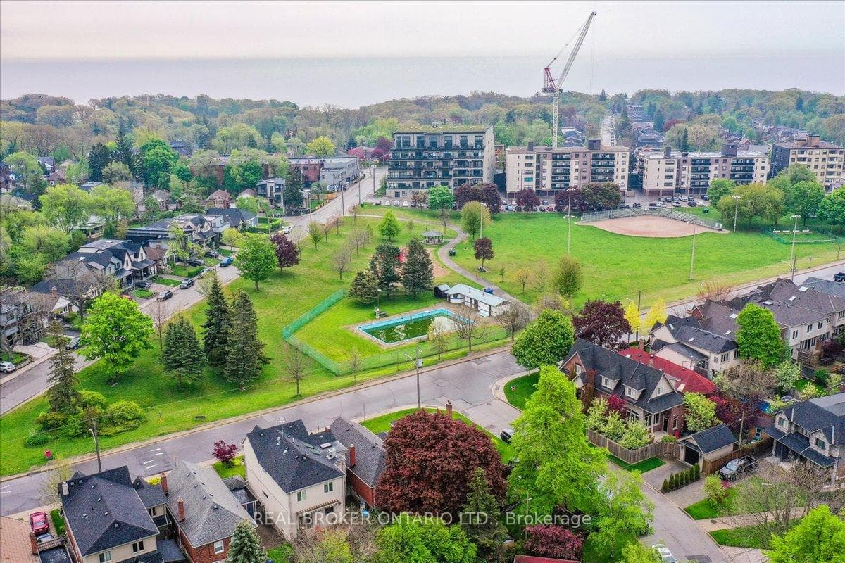 12 Parkview Heights photo 40