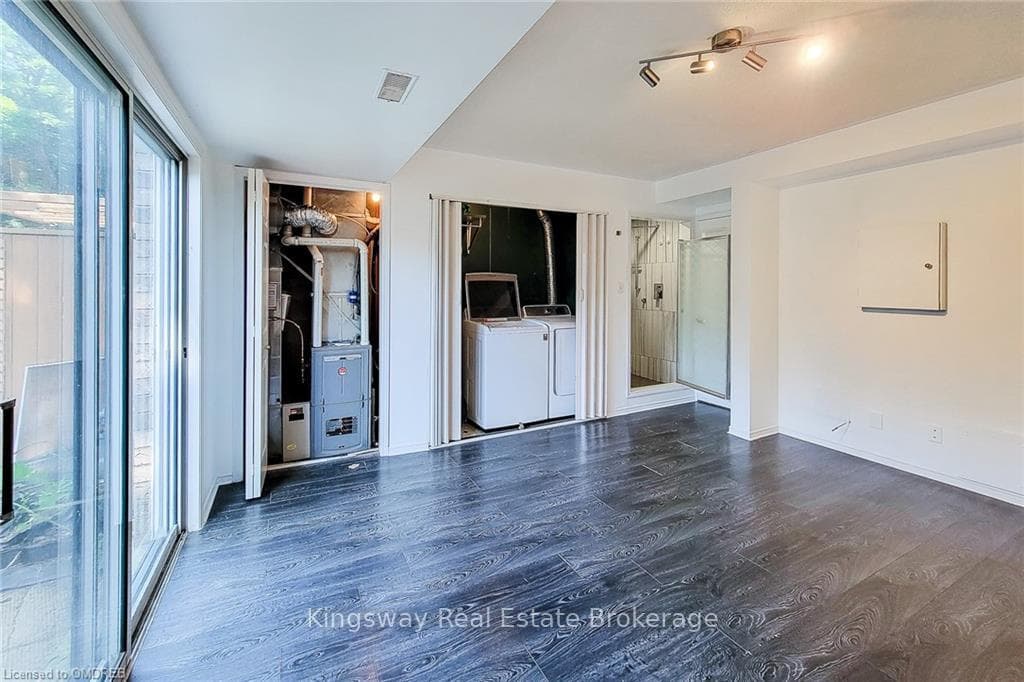 384 LIMERIDGE Road Unit 10 photo 10