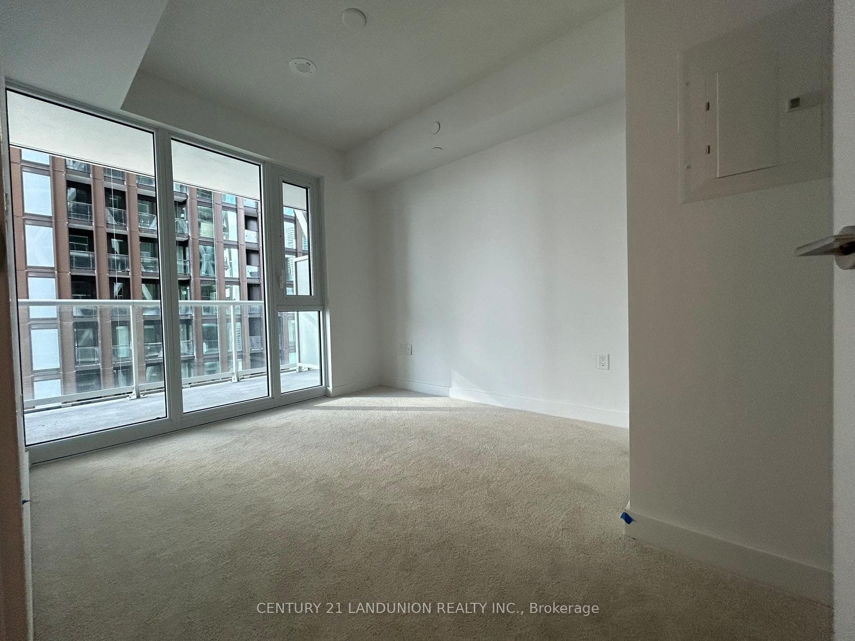 230 Simcoe Street Unit 2221 photo 14