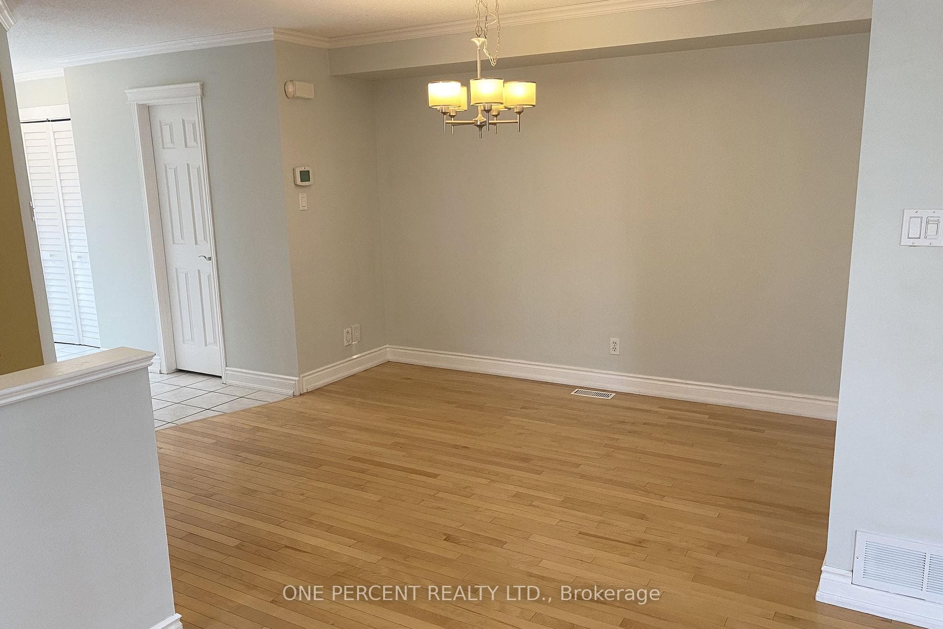 311 Southcrest Private photo 6