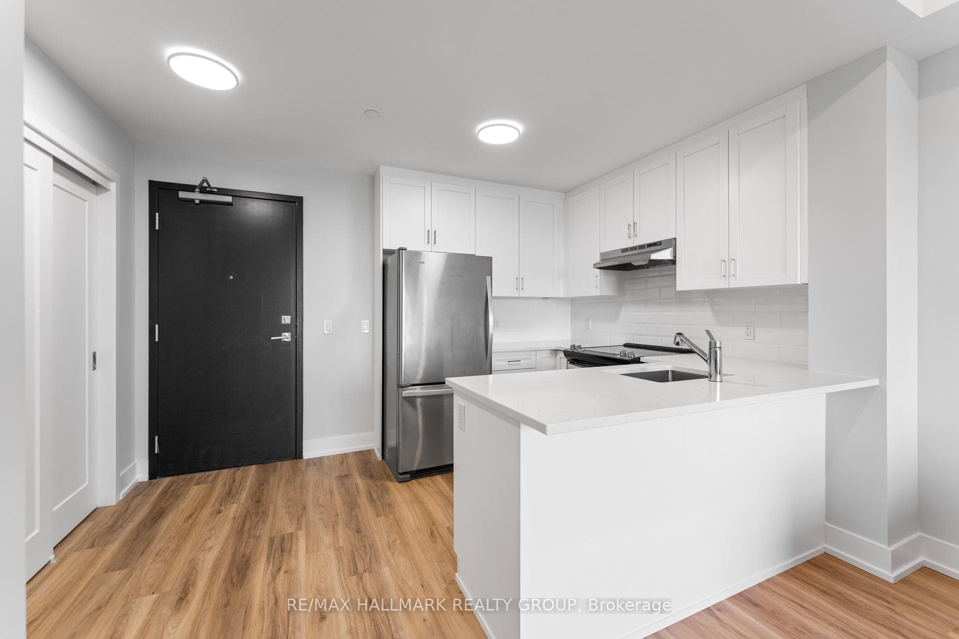 1350 Hemlock Road Unit 411 photo 4