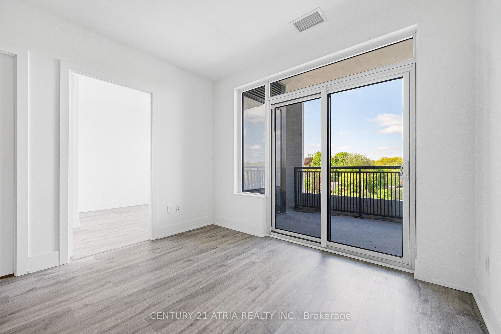 259 The Kingsway N/A Unit 712 photo 17