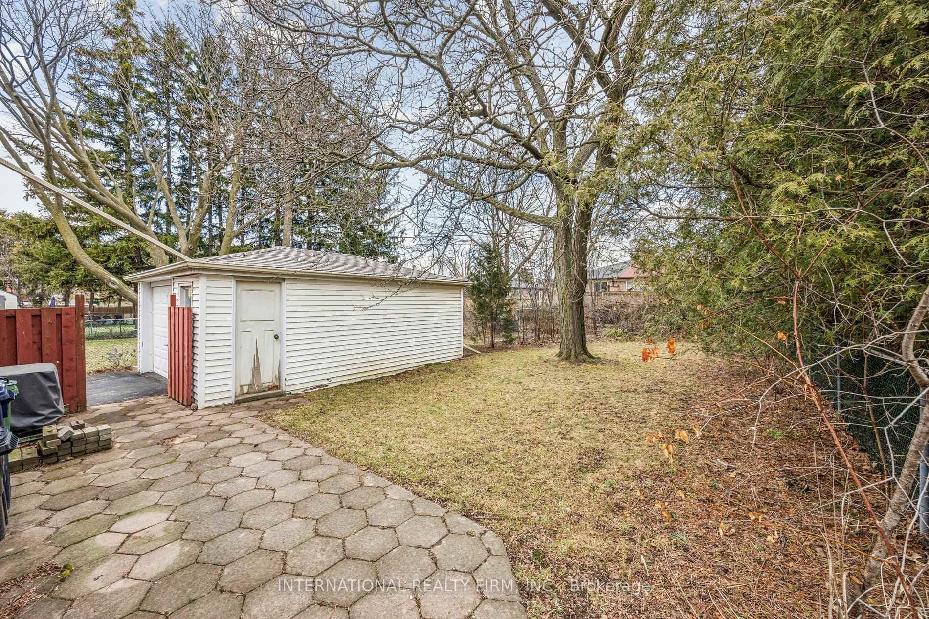 131 Brenda Crescent photo 42