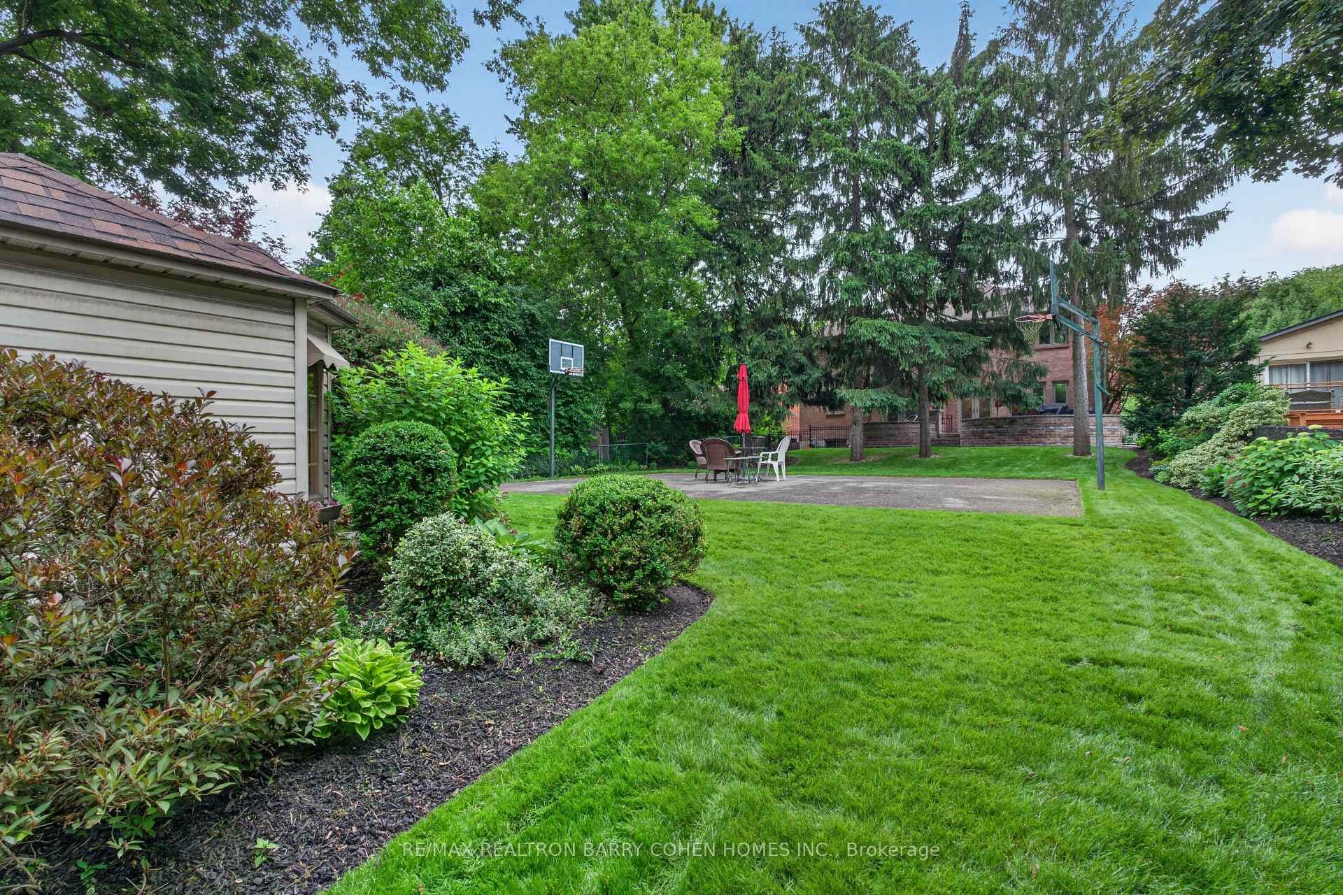110 Upper Canada Drive photo 39