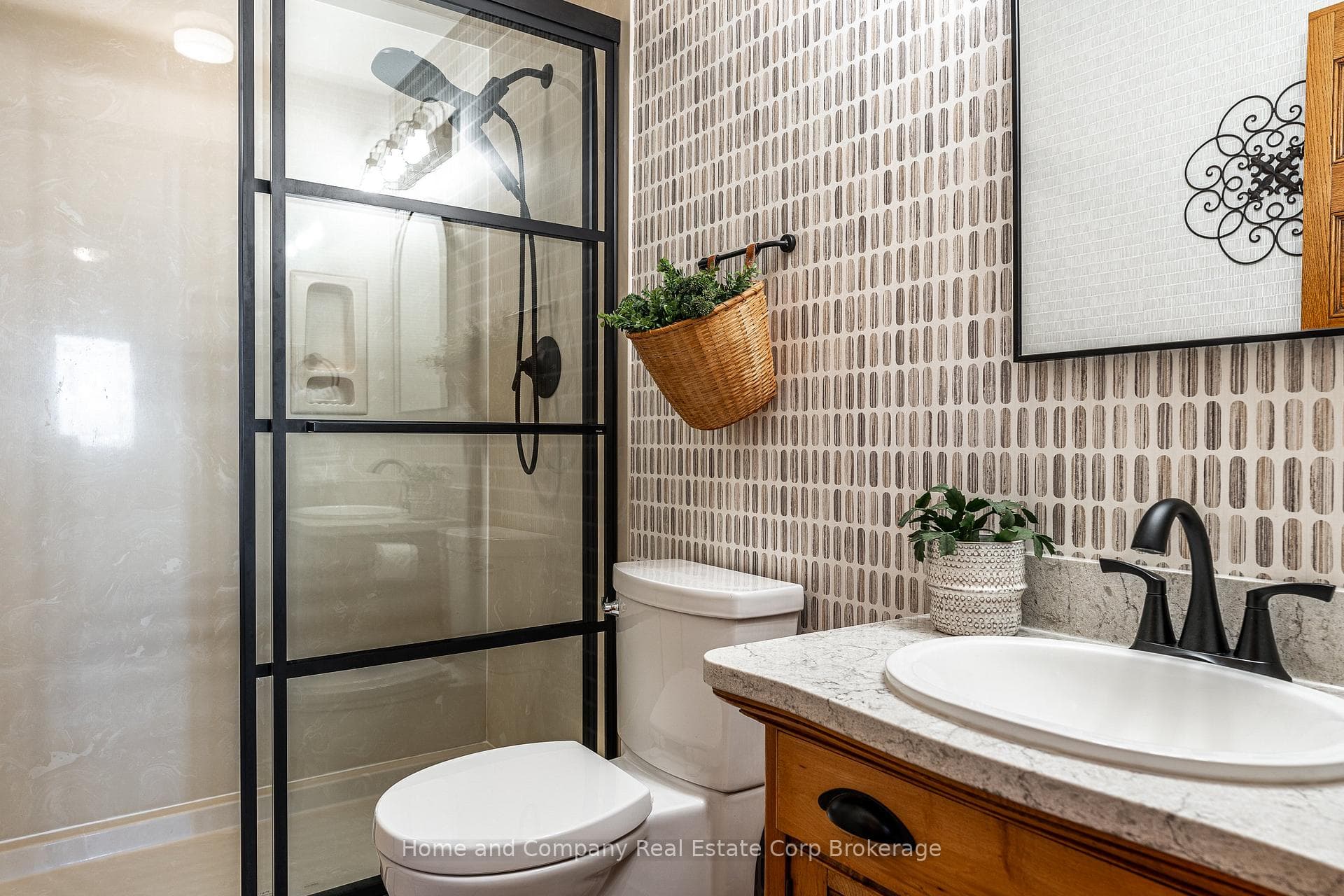 main floor 4 pc bath