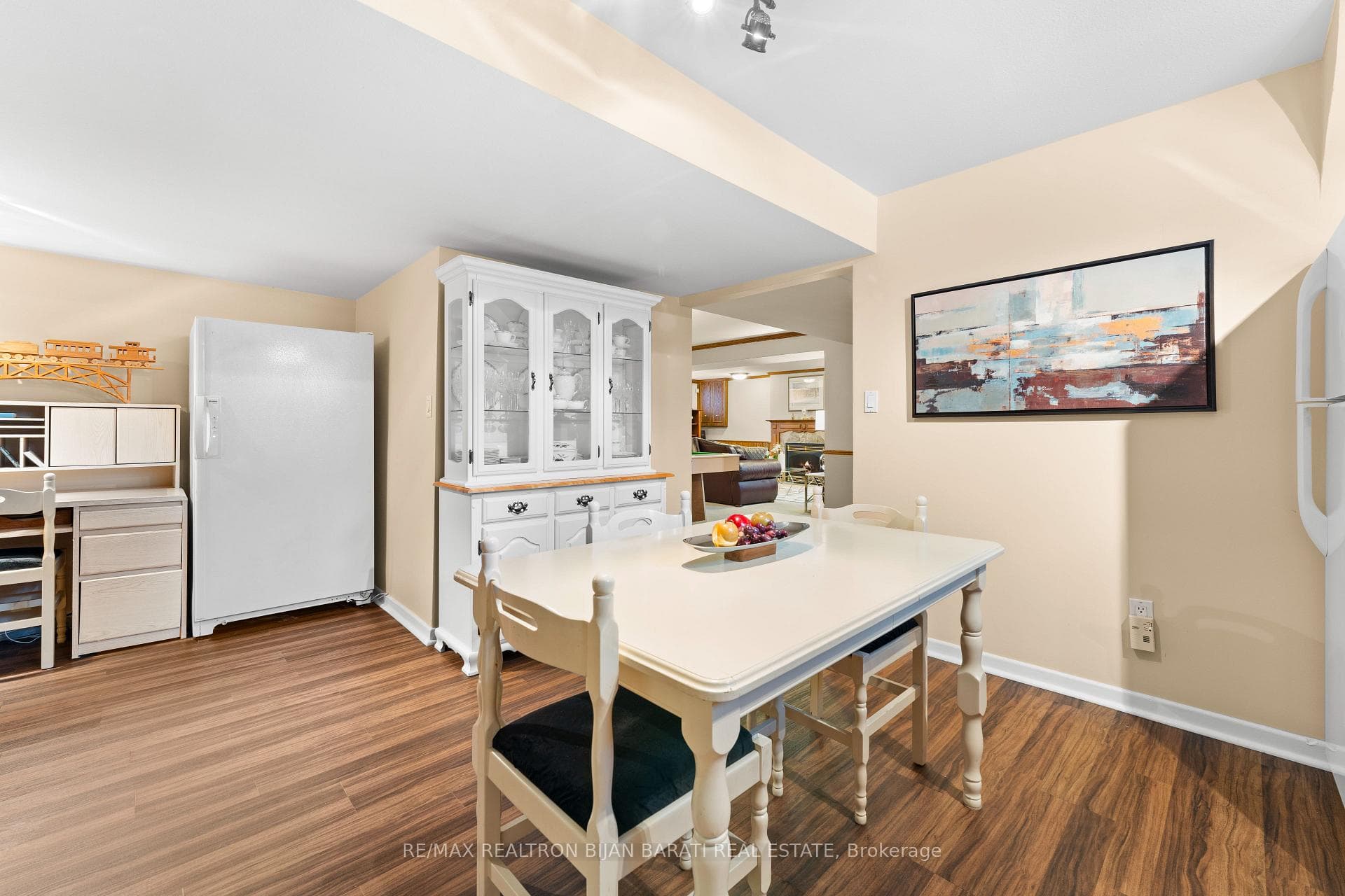 276 Kingsdale Avenue photo 23